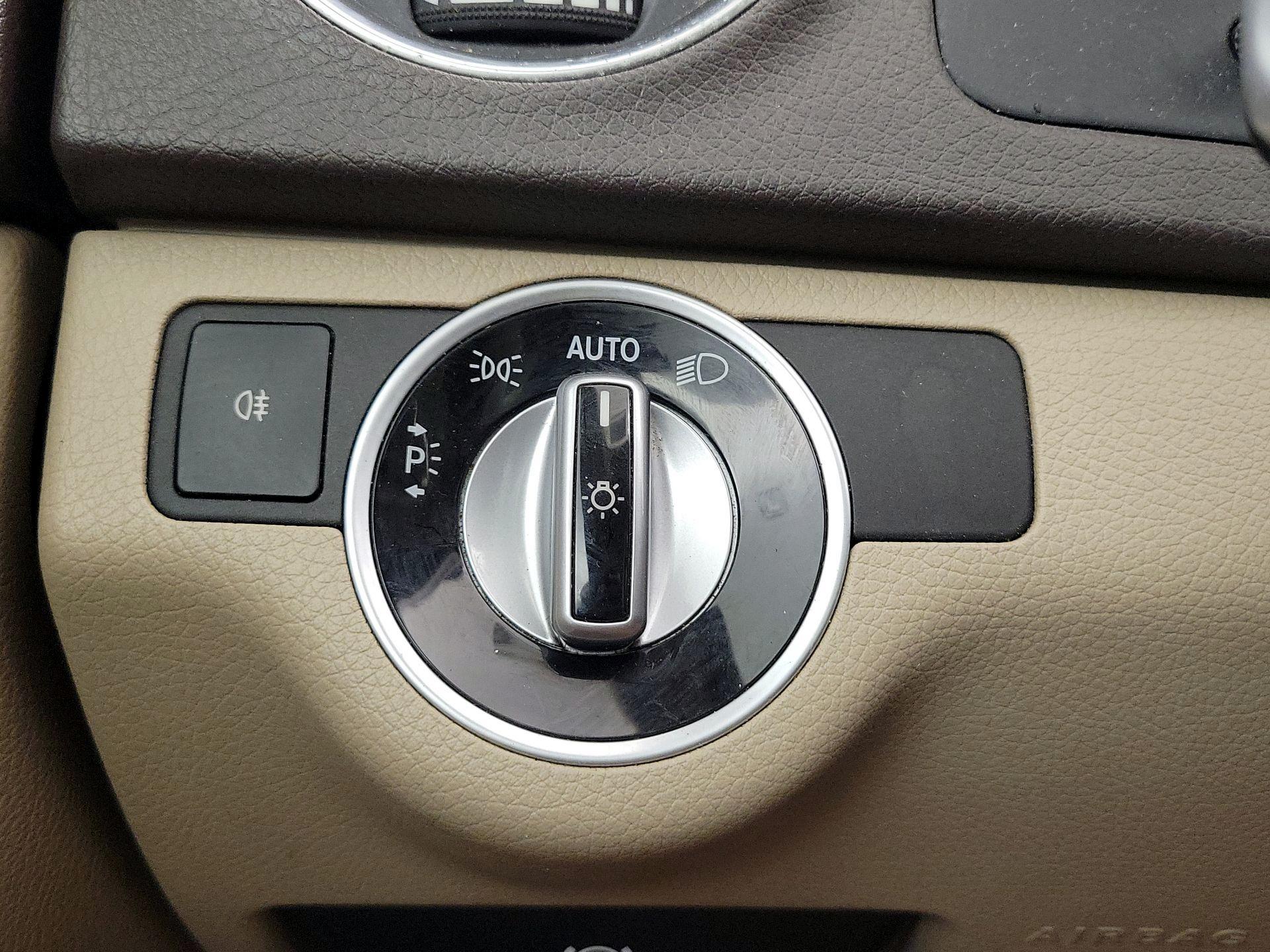 Thumbnail: 2014 Mercedes-Benz C-Class - 13
