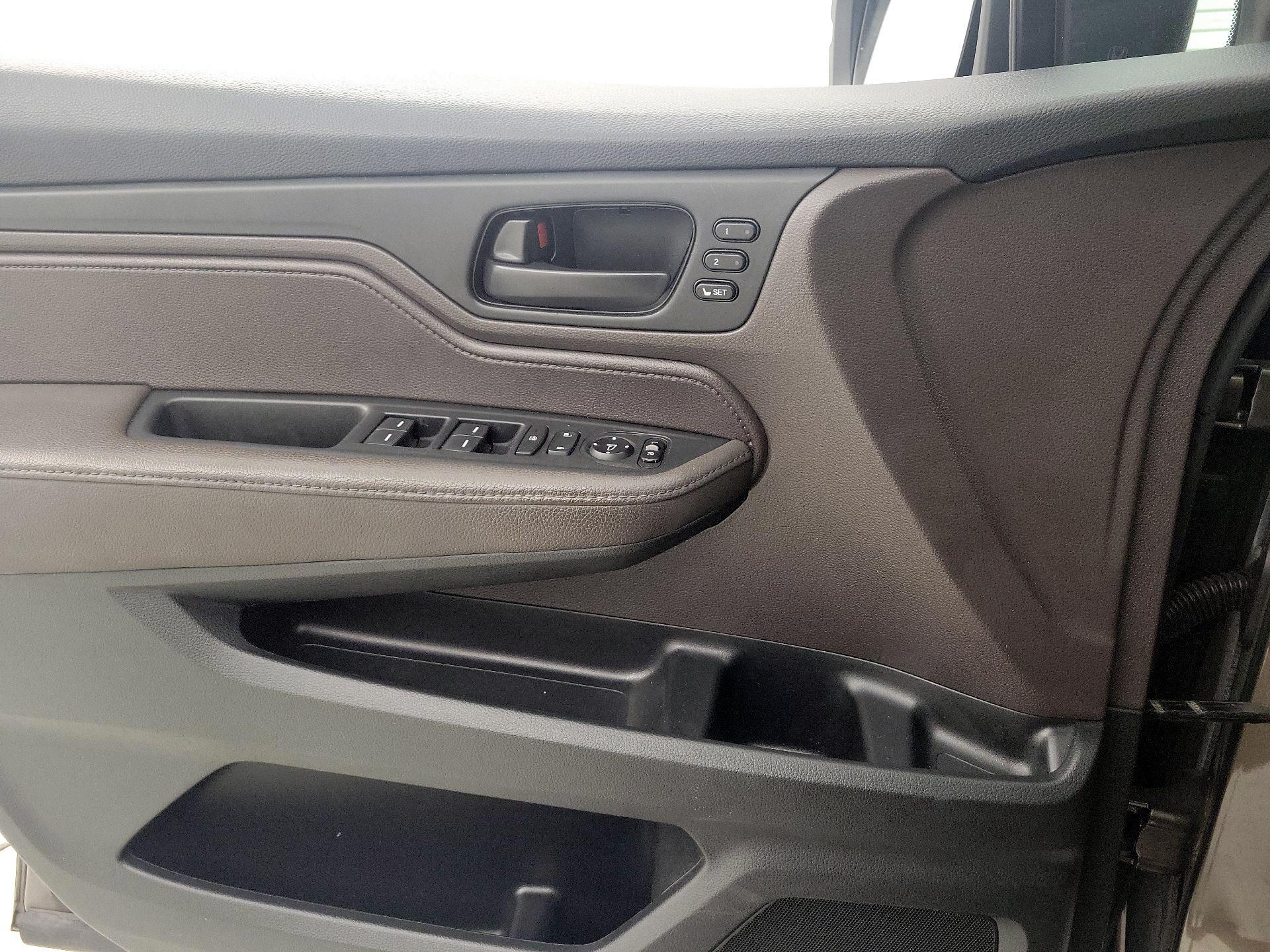 Thumbnail: 2019 Honda Odyssey - 12