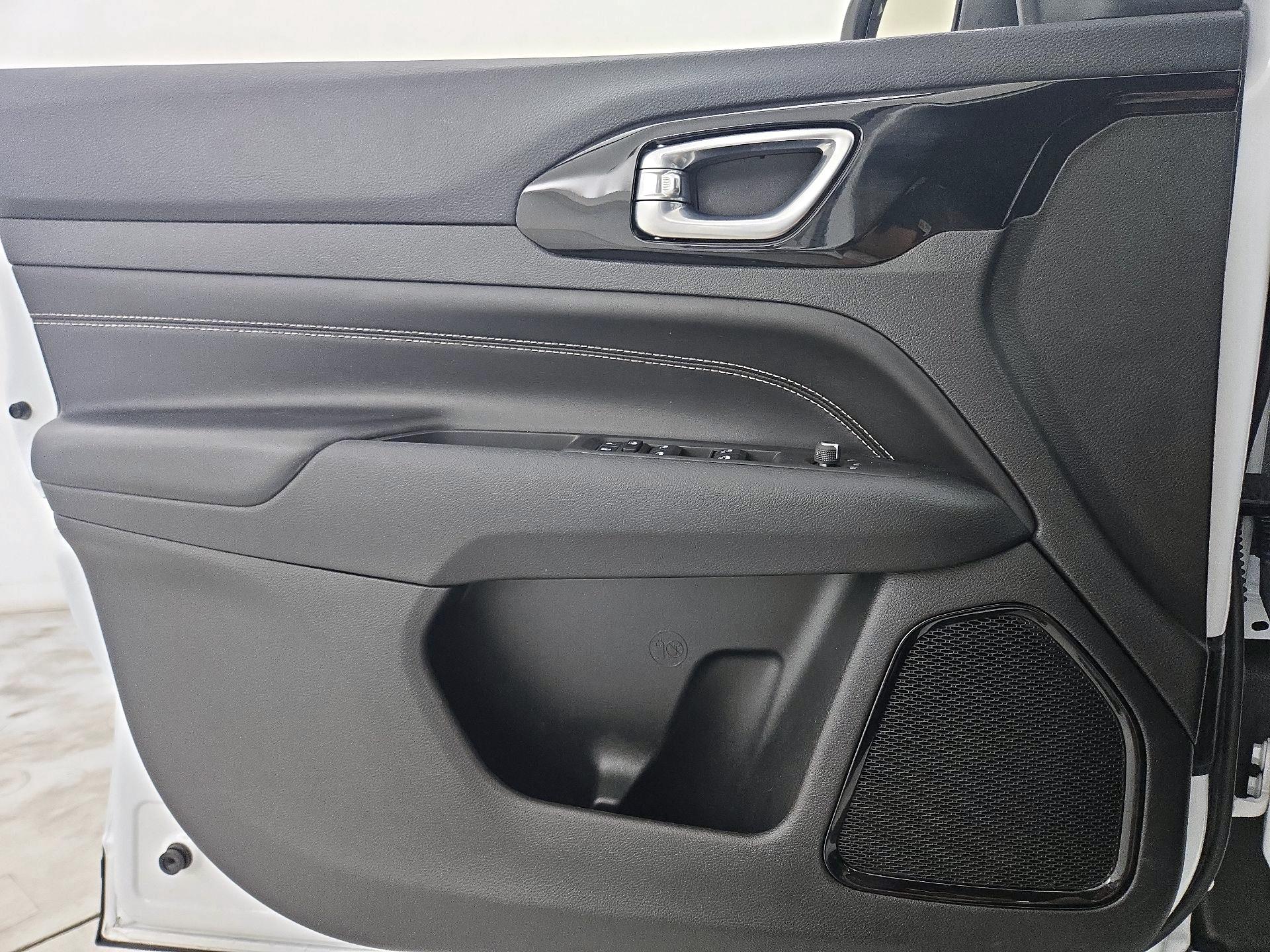 Thumbnail: 2022 Jeep Compass - 12