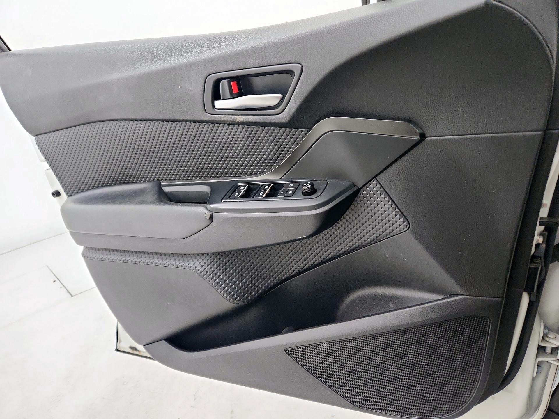 Thumbnail: 2018 Toyota C-HR - 12