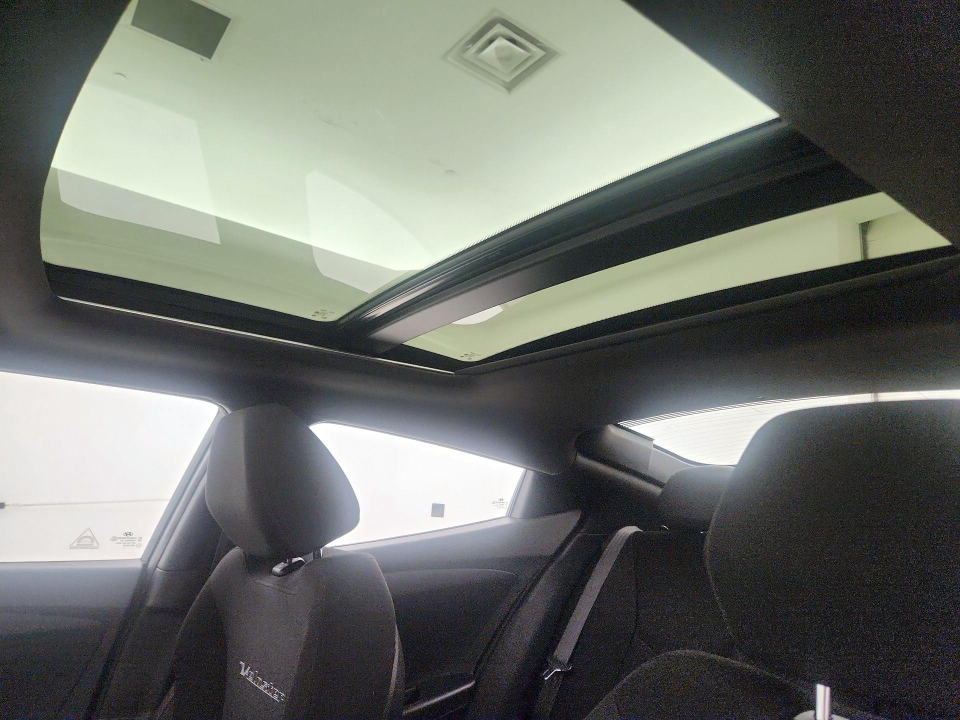 Thumbnail: 2017 Hyundai Veloster - 20