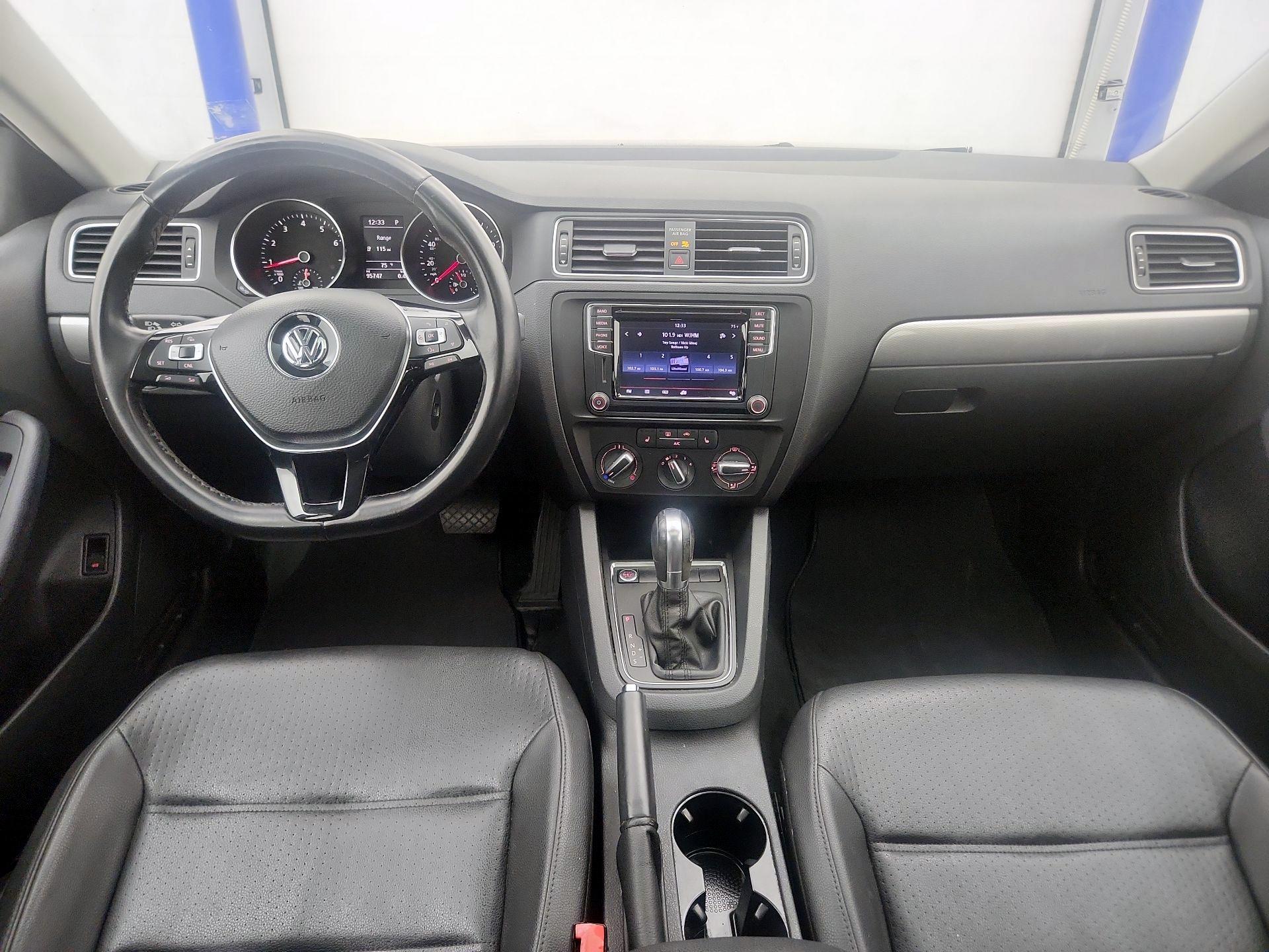 Thumbnail: 2017 Volkswagen Jetta - 9