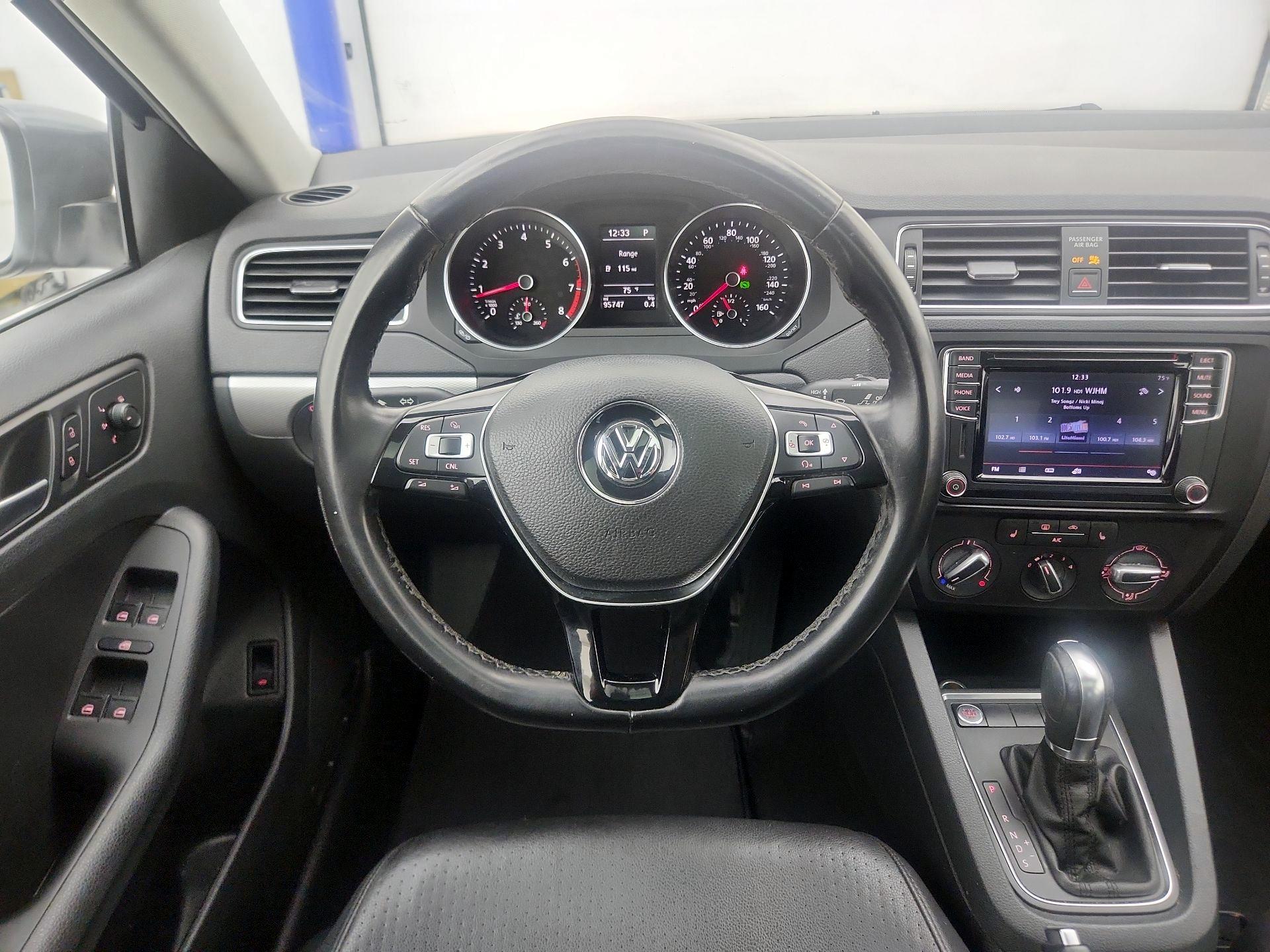 Thumbnail: 2017 Volkswagen Jetta - 10