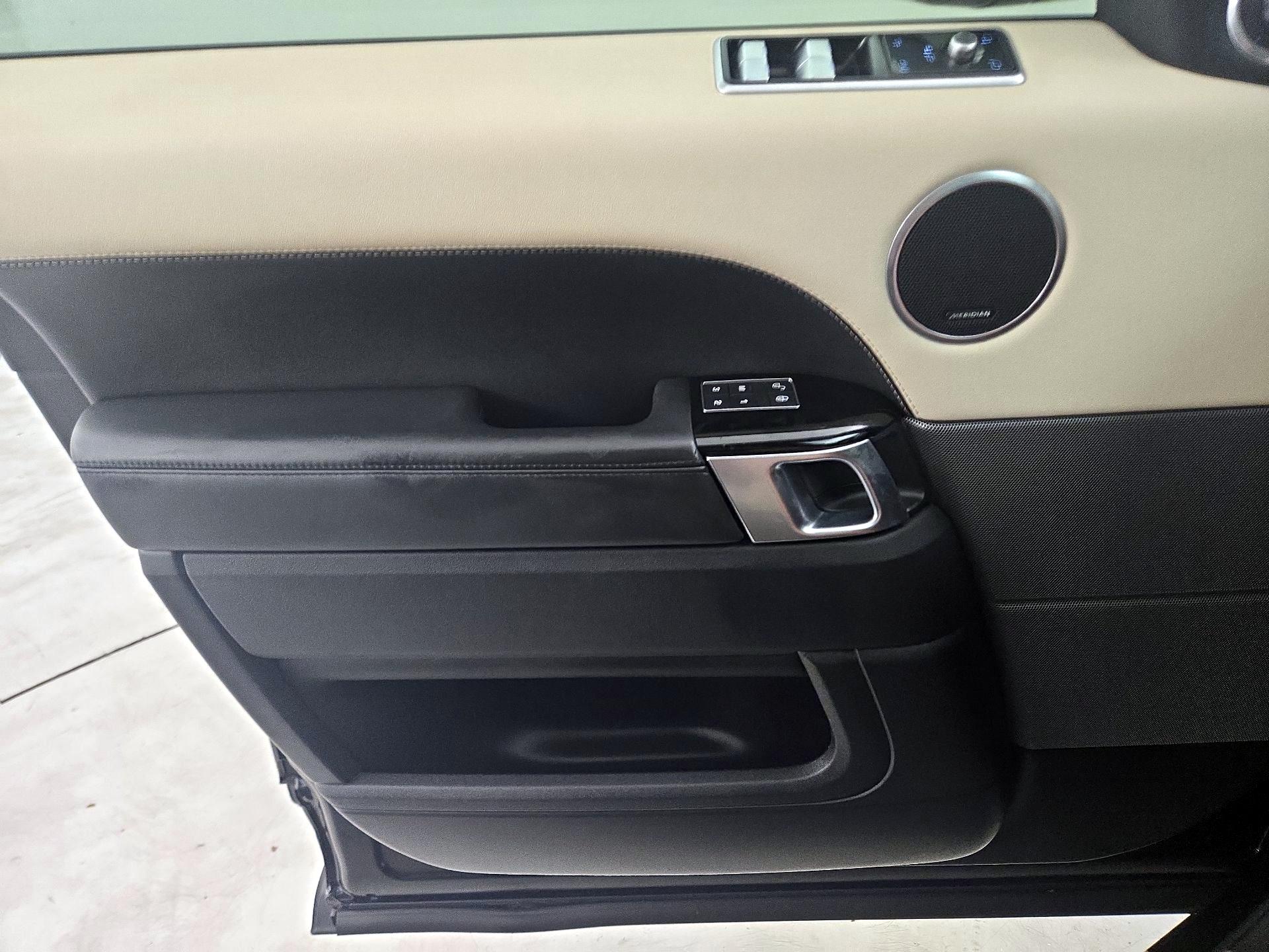 Thumbnail: 2020 Land Rover Range Rover Sport - 12