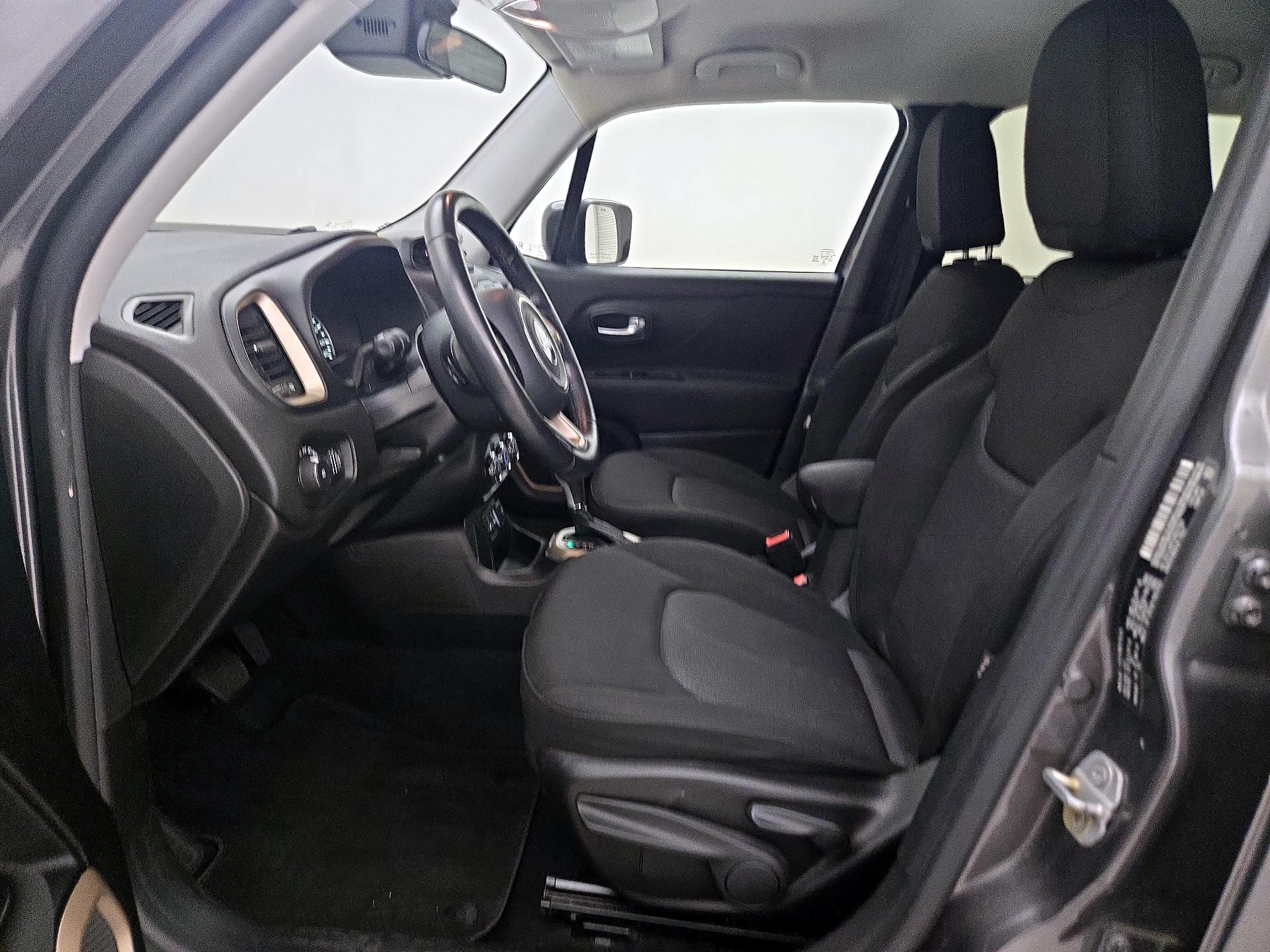 Thumbnail: 2016 Jeep Renegade - 11