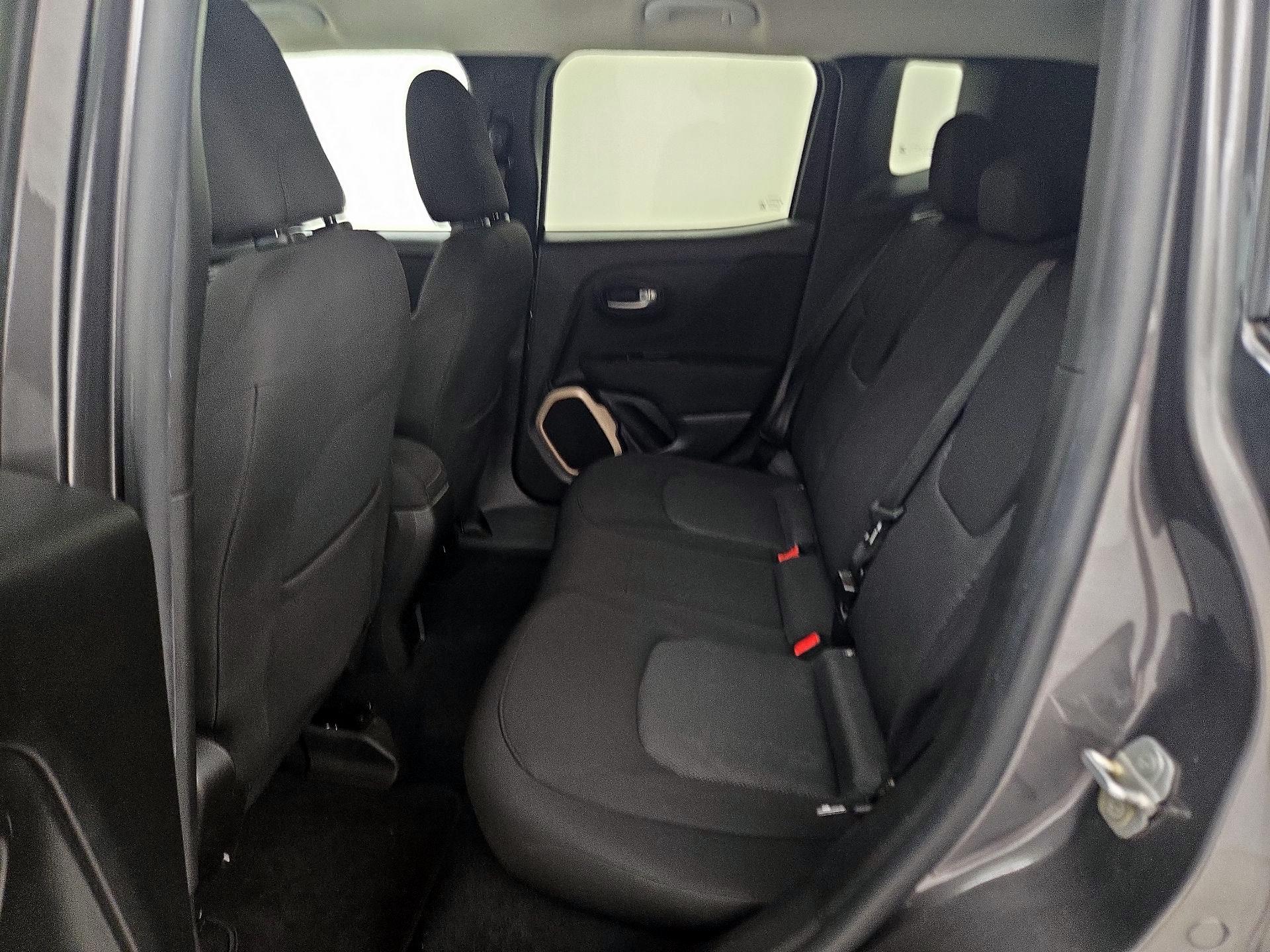 Thumbnail: 2016 Jeep Renegade - 19