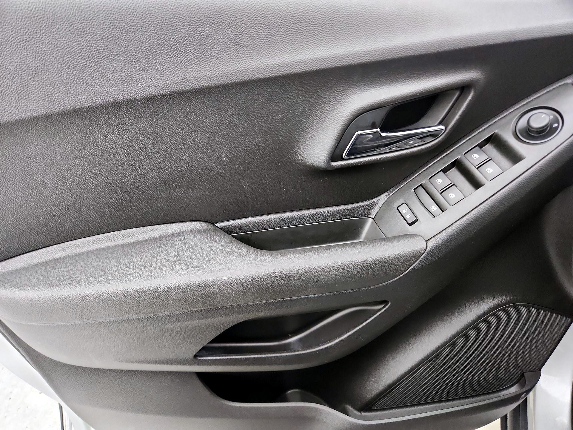 Thumbnail: 2019 Chevrolet Trax - 12