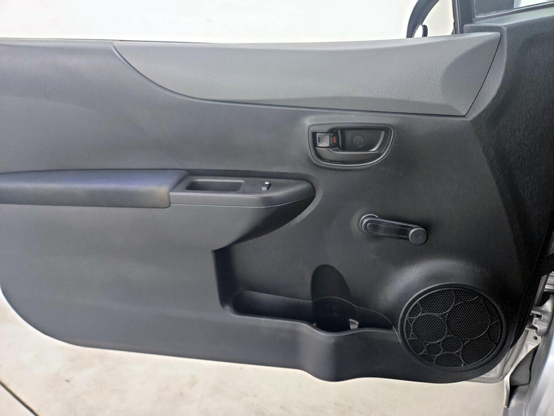 Thumbnail: 2014 Toyota Yaris - 12