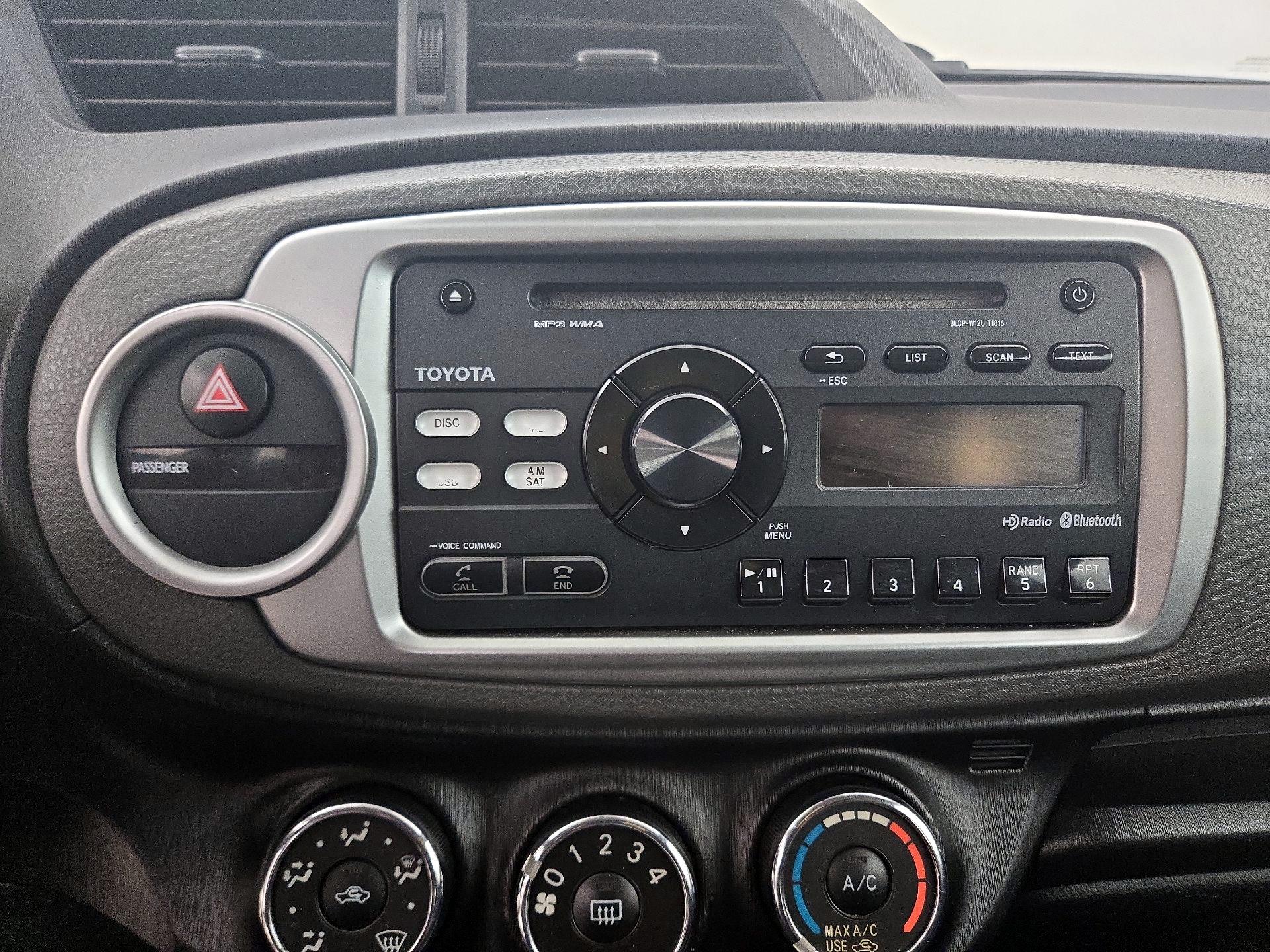 Thumbnail: 2014 Toyota Yaris - 14