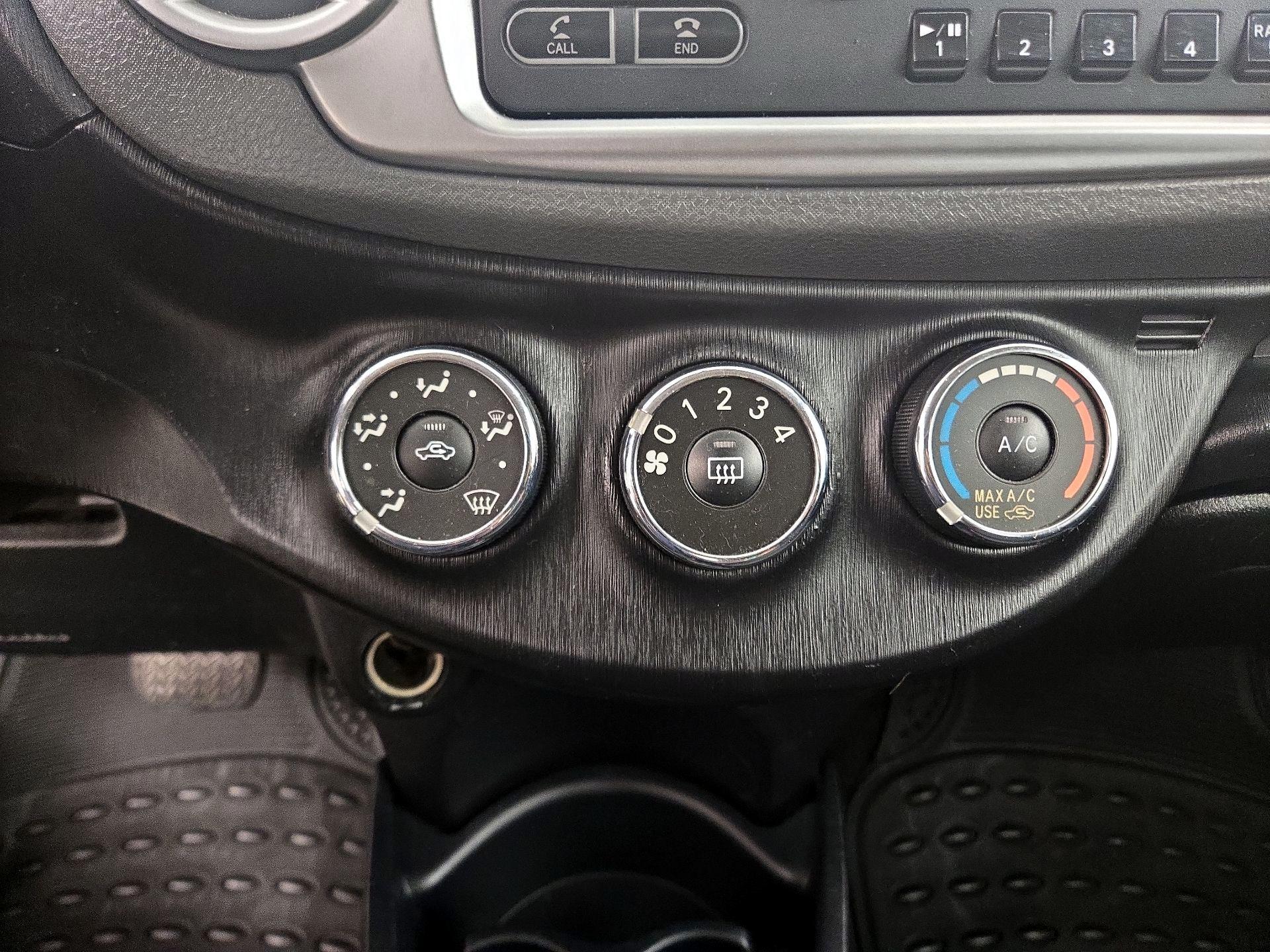 Thumbnail: 2014 Toyota Yaris - 15