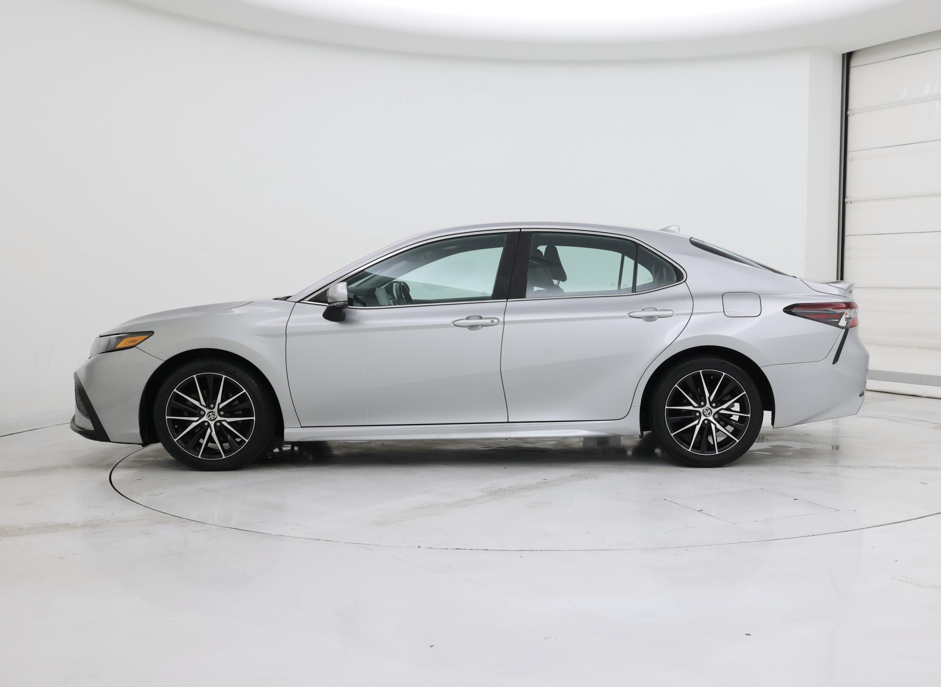 Thumbnail: 2021 Toyota Camry - 3
