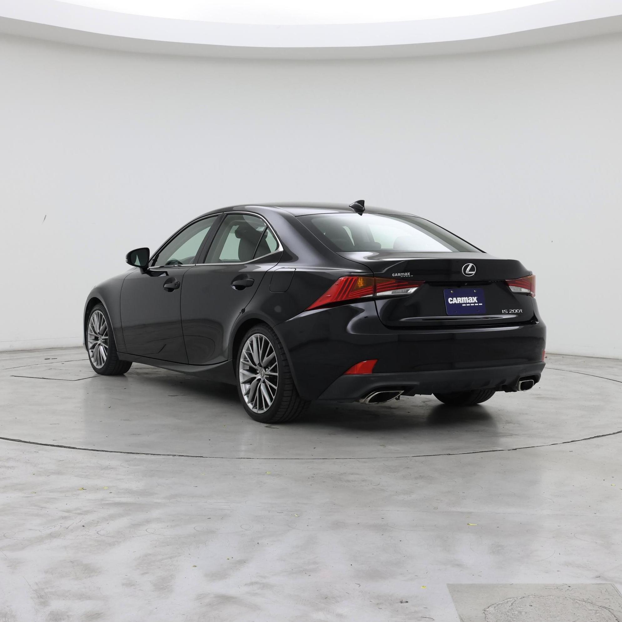 Thumbnail: 2017 Lexus IS - 2