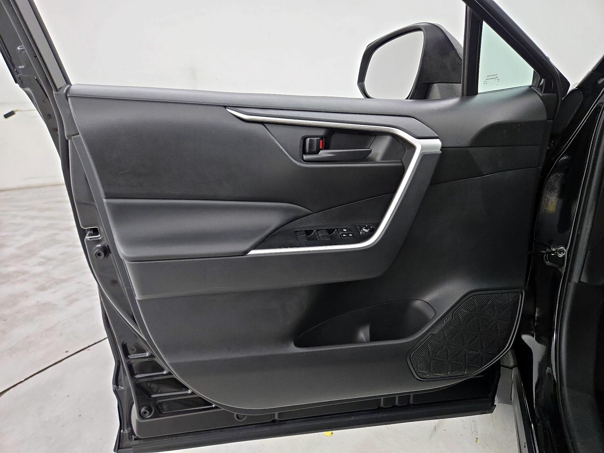 Thumbnail: 2021 Toyota RAV4 - 12