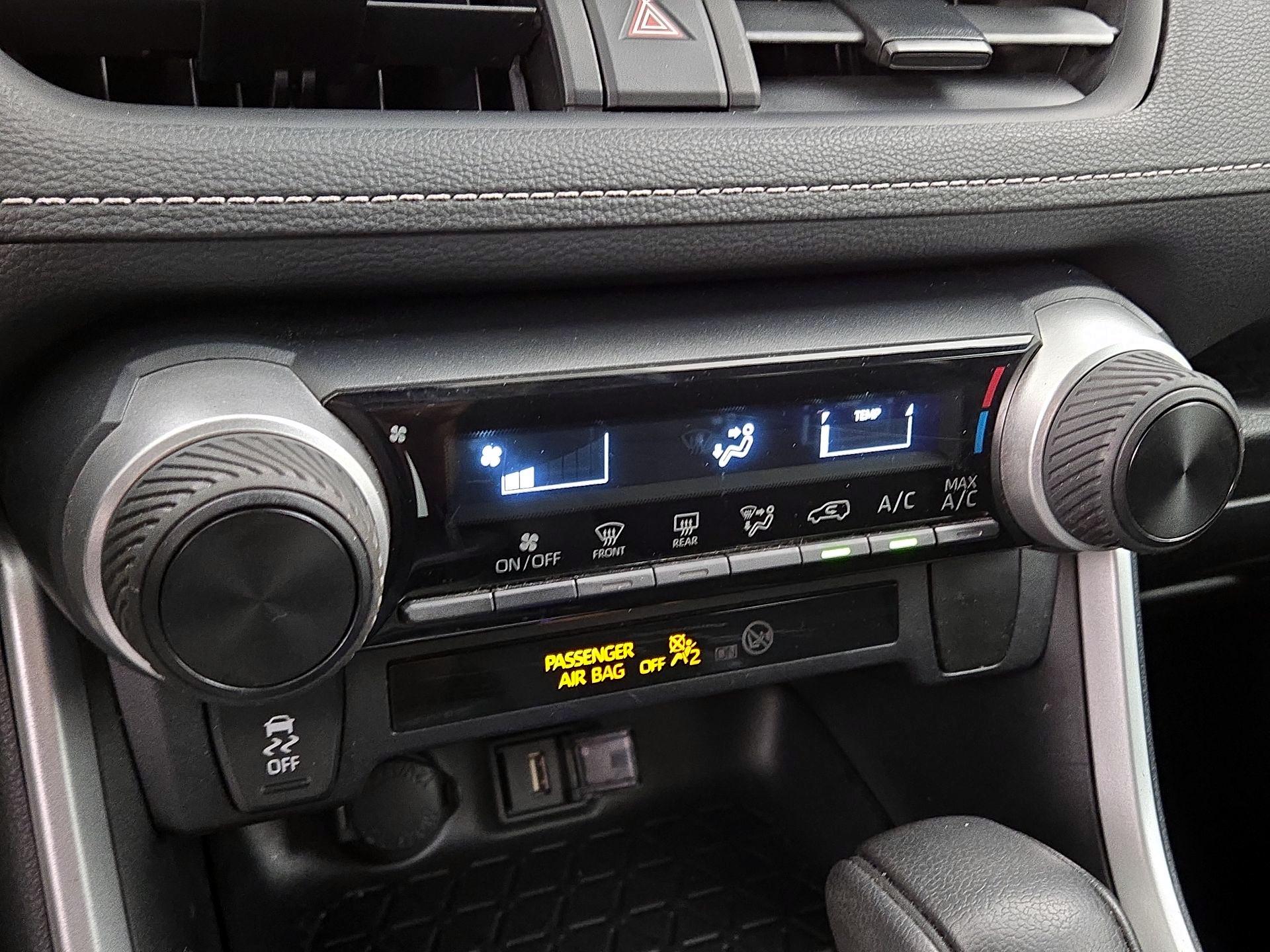 Thumbnail: 2021 Toyota RAV4 - 16