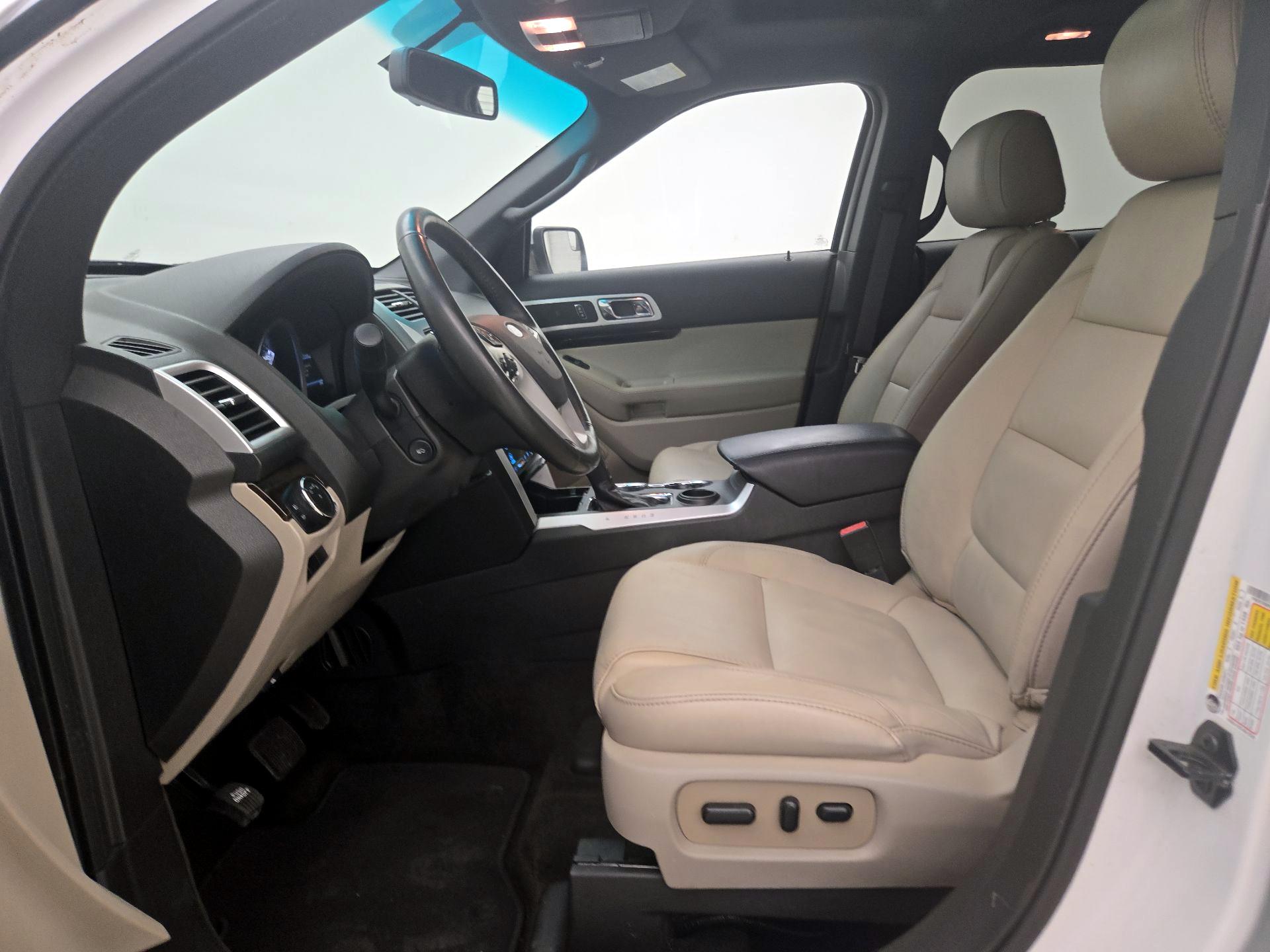 Thumbnail: 2015 Ford Explorer - 11