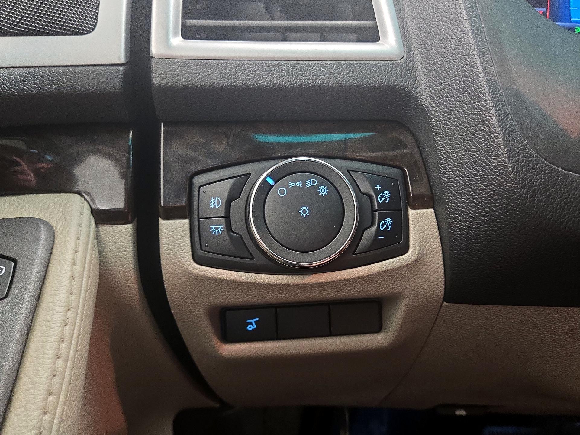 Thumbnail: 2015 Ford Explorer - 13