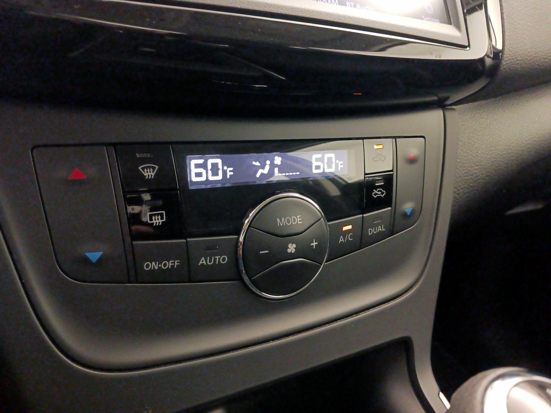 Thumbnail: 2019 Nissan Sentra - 16