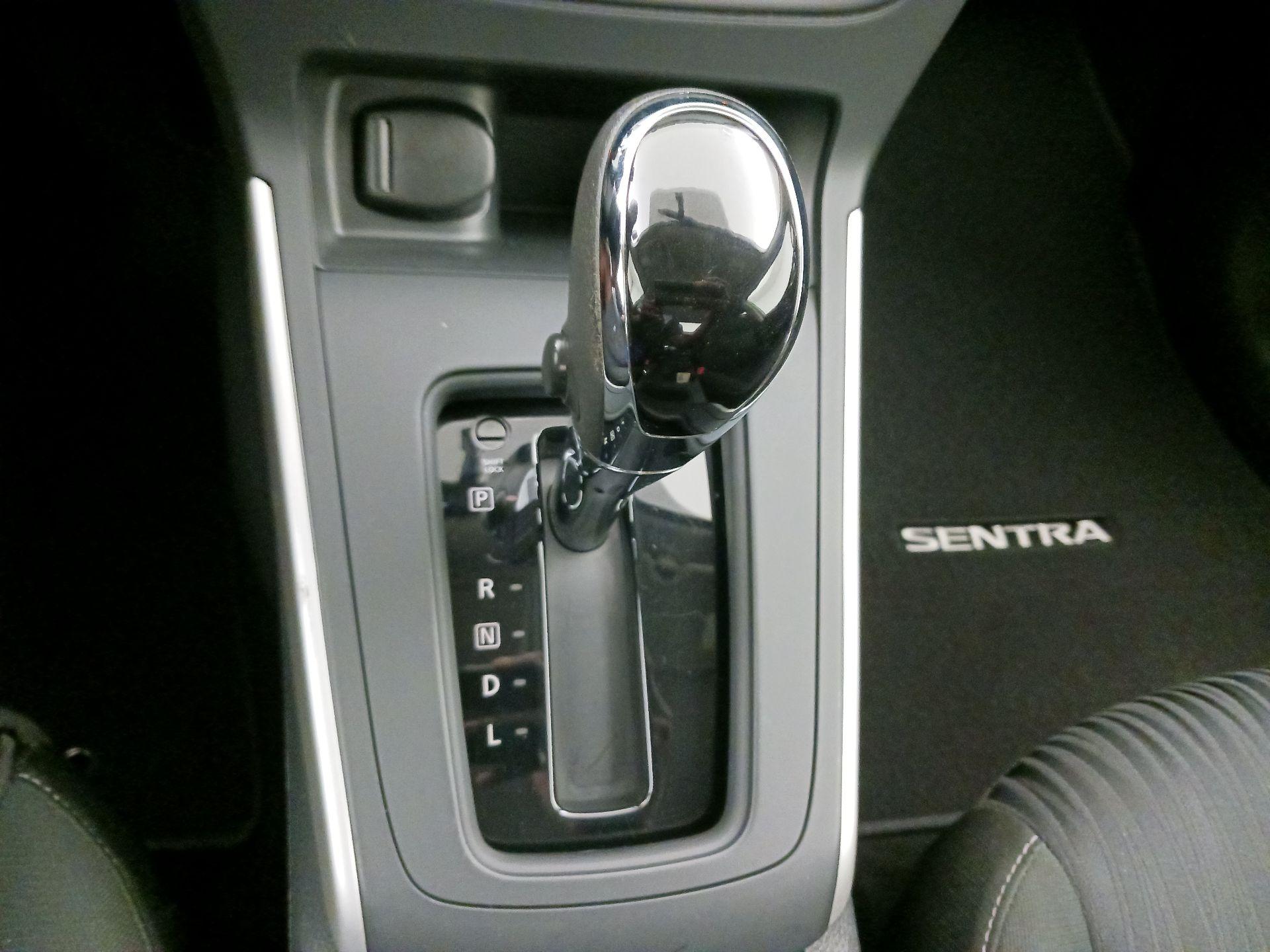 Thumbnail: 2019 Nissan Sentra - 17