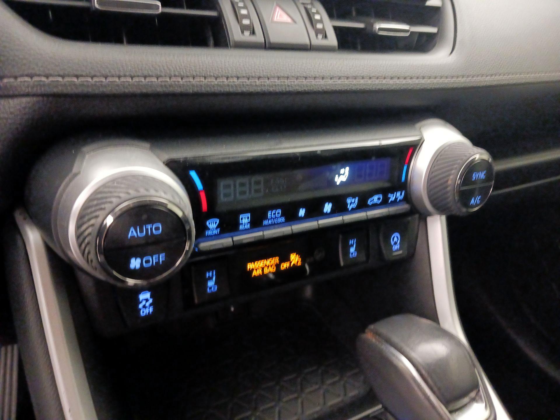 Thumbnail: 2020 Toyota RAV4 - 16