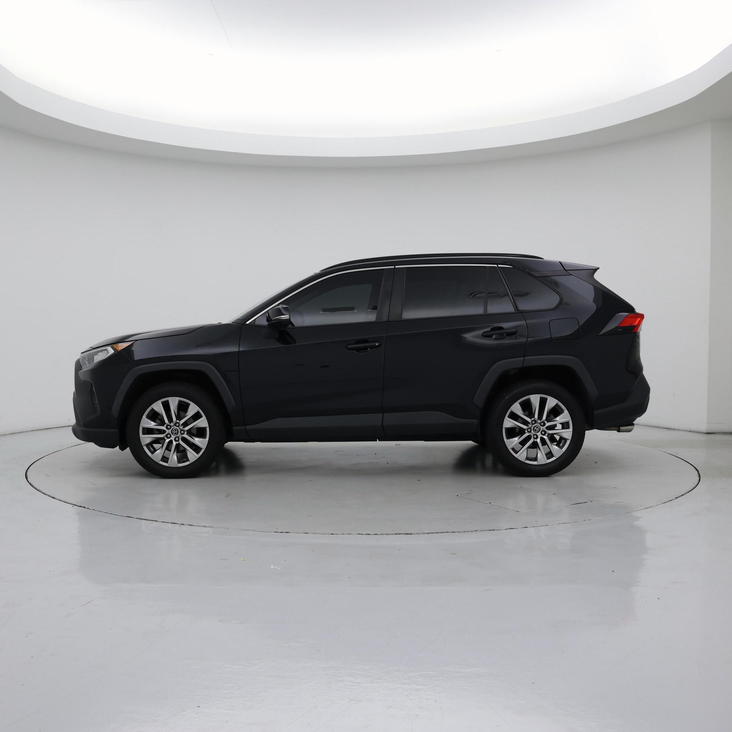 Thumbnail: 2020 Toyota RAV4 - 3