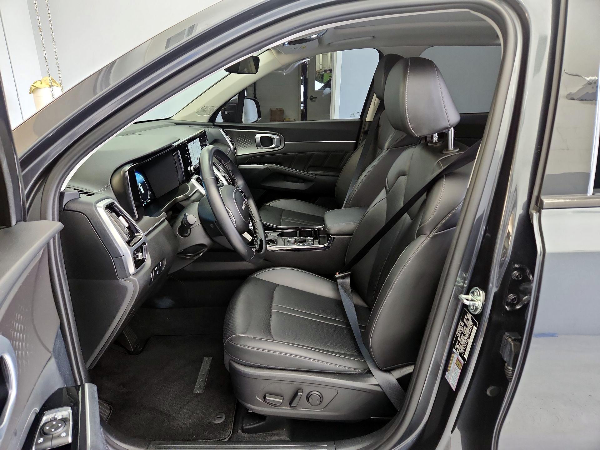 Thumbnail: 2023 Kia Sorento - 11