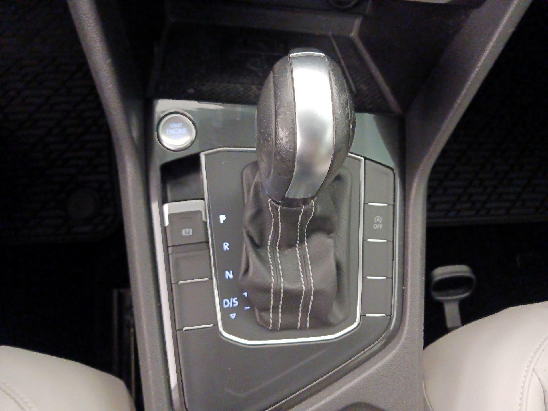 Thumbnail: 2021 Volkswagen Tiguan - 17