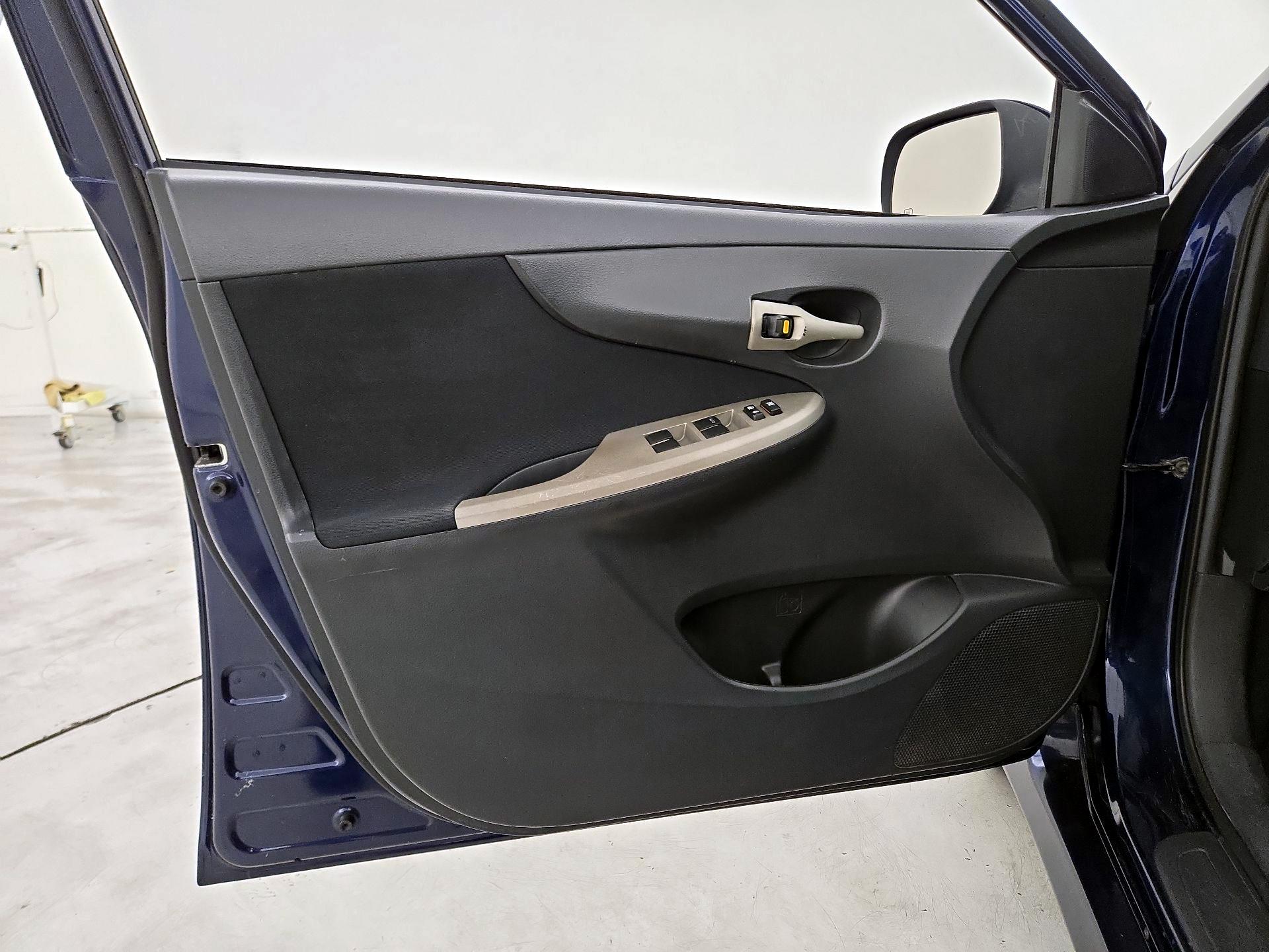 Thumbnail: 2013 Toyota Corolla - 12