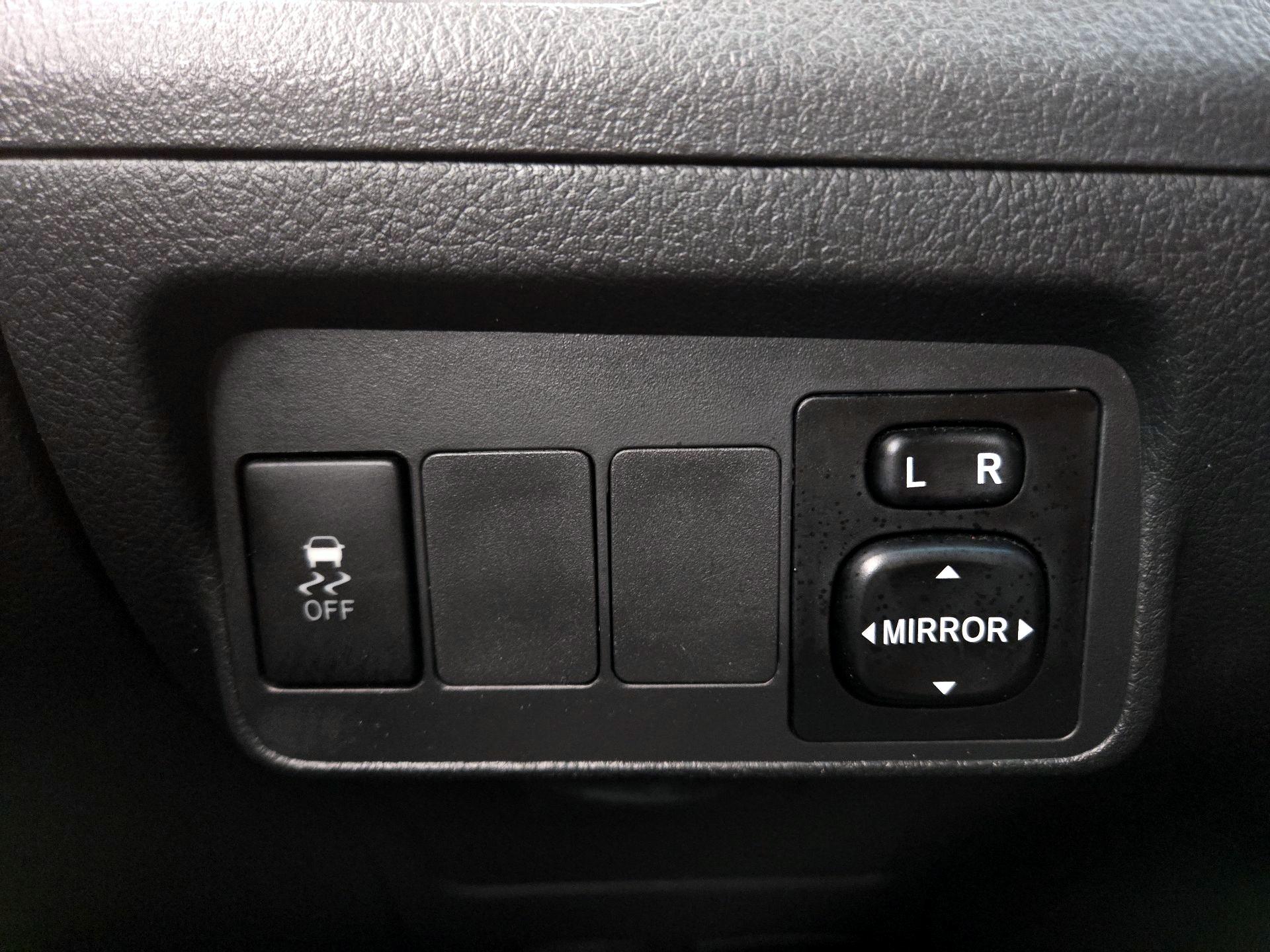 Thumbnail: 2013 Toyota Corolla - 13