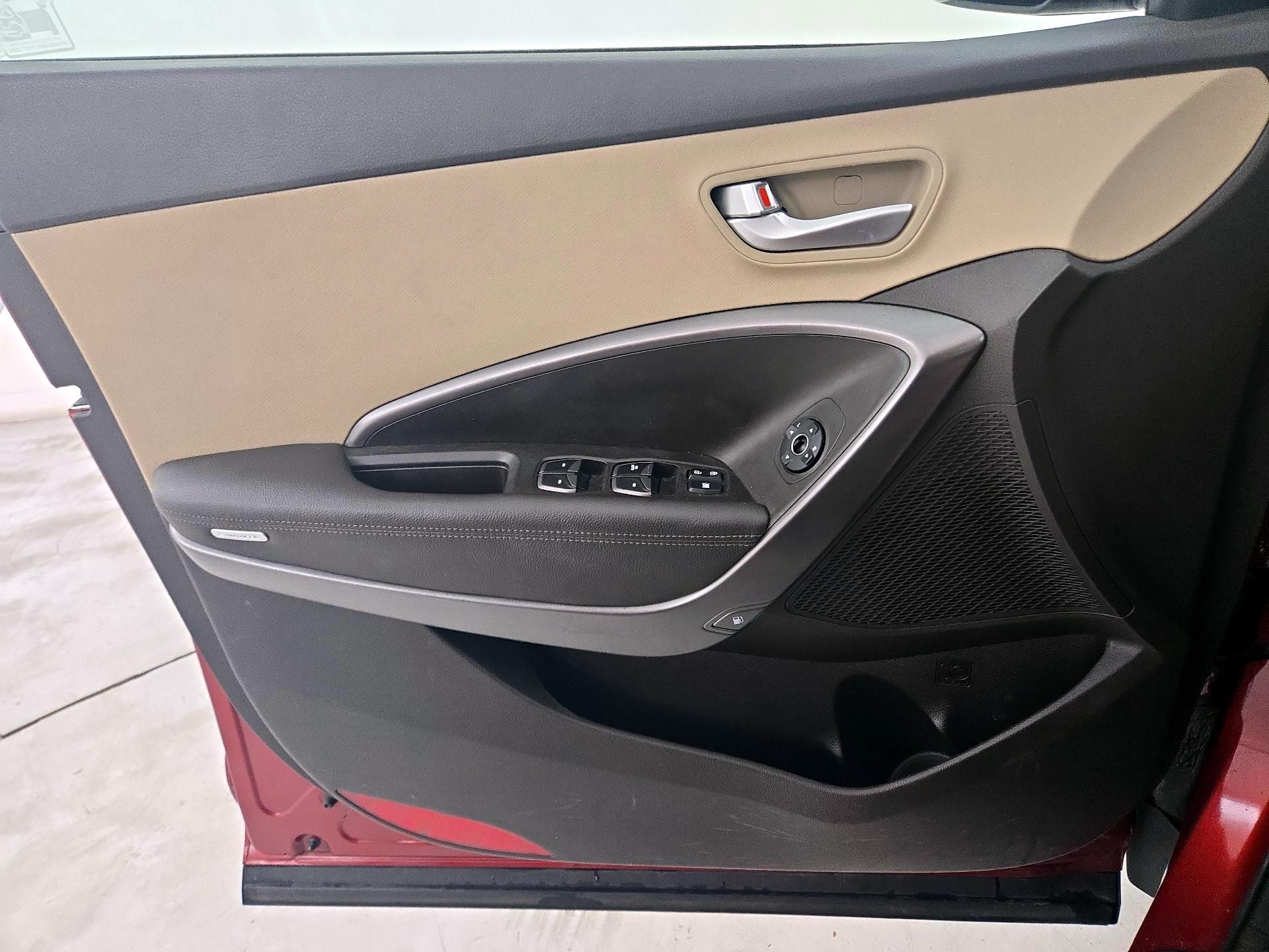 Thumbnail: 2013 Hyundai Santa Fe - 12