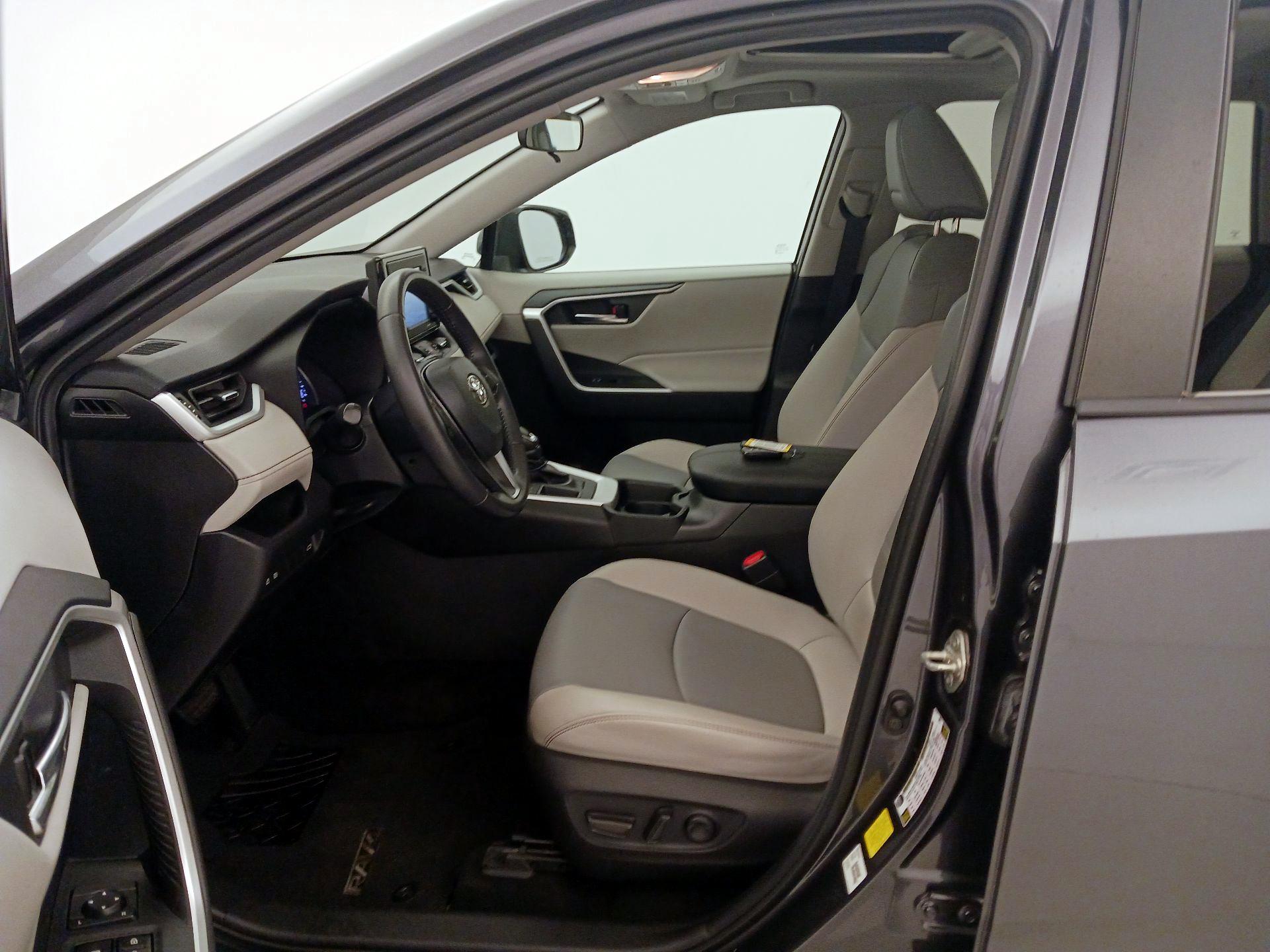 Thumbnail: 2020 Toyota RAV4 - 11