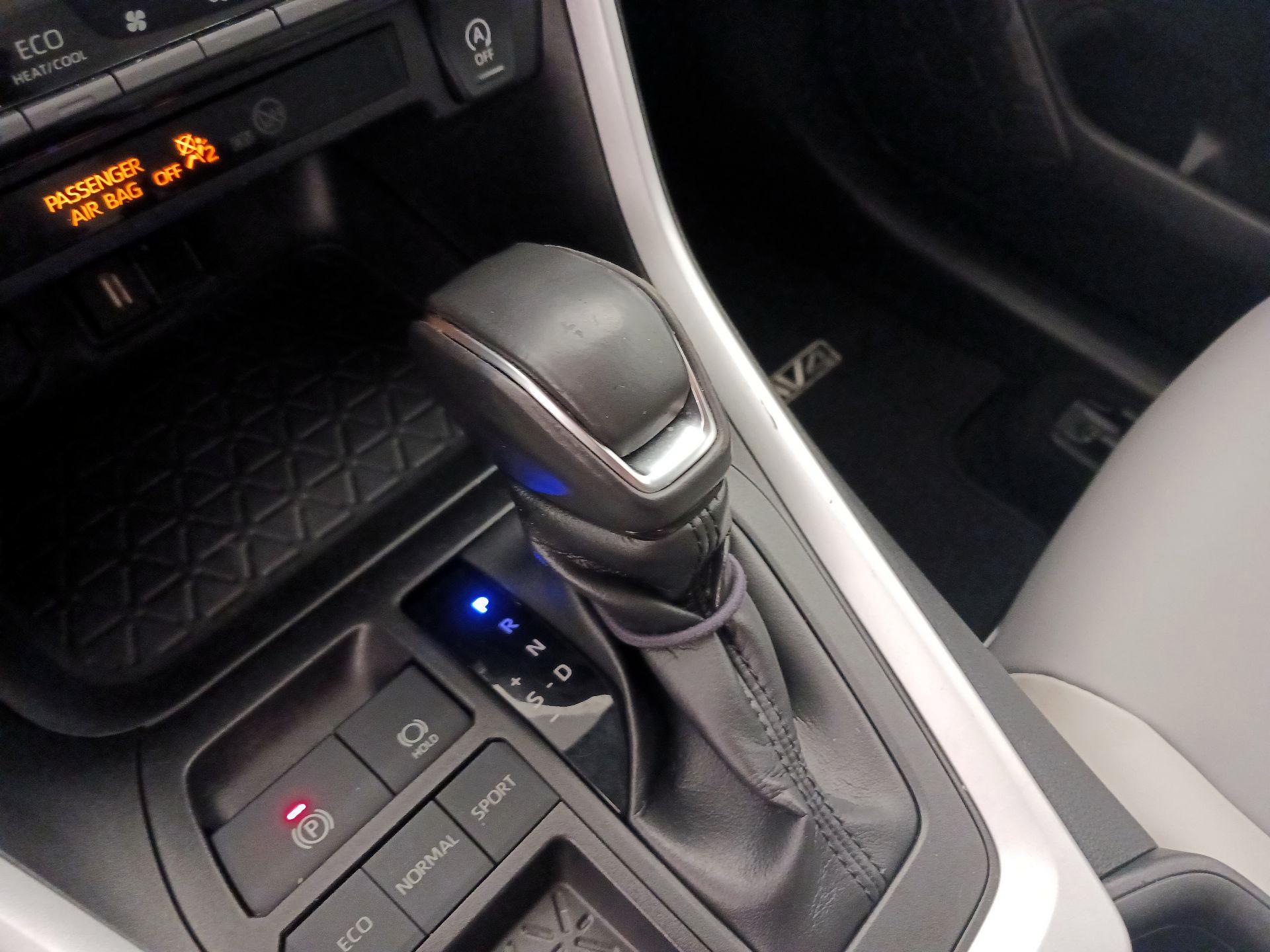 Thumbnail: 2020 Toyota RAV4 - 17