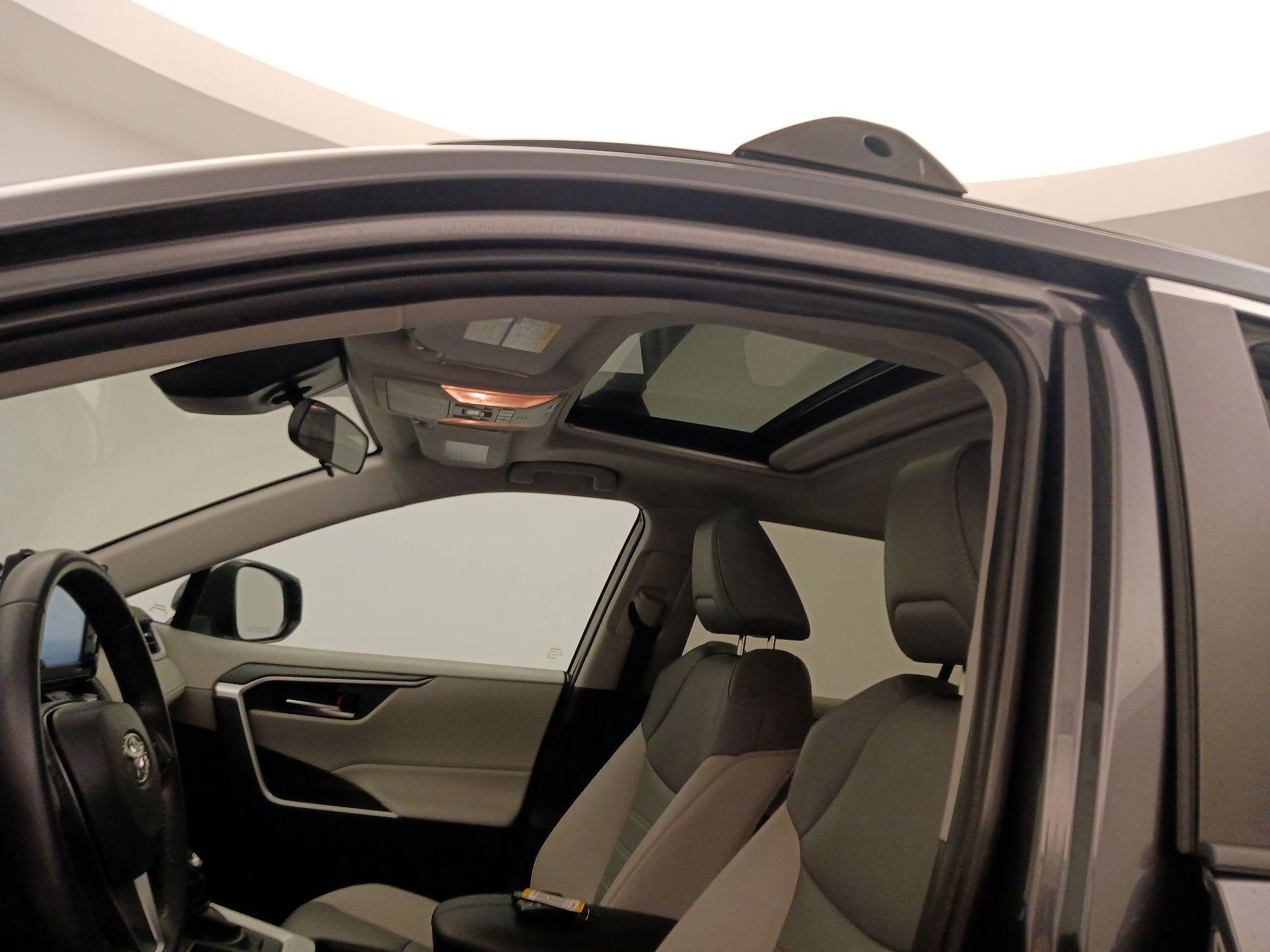 Thumbnail: 2020 Toyota RAV4 - 19