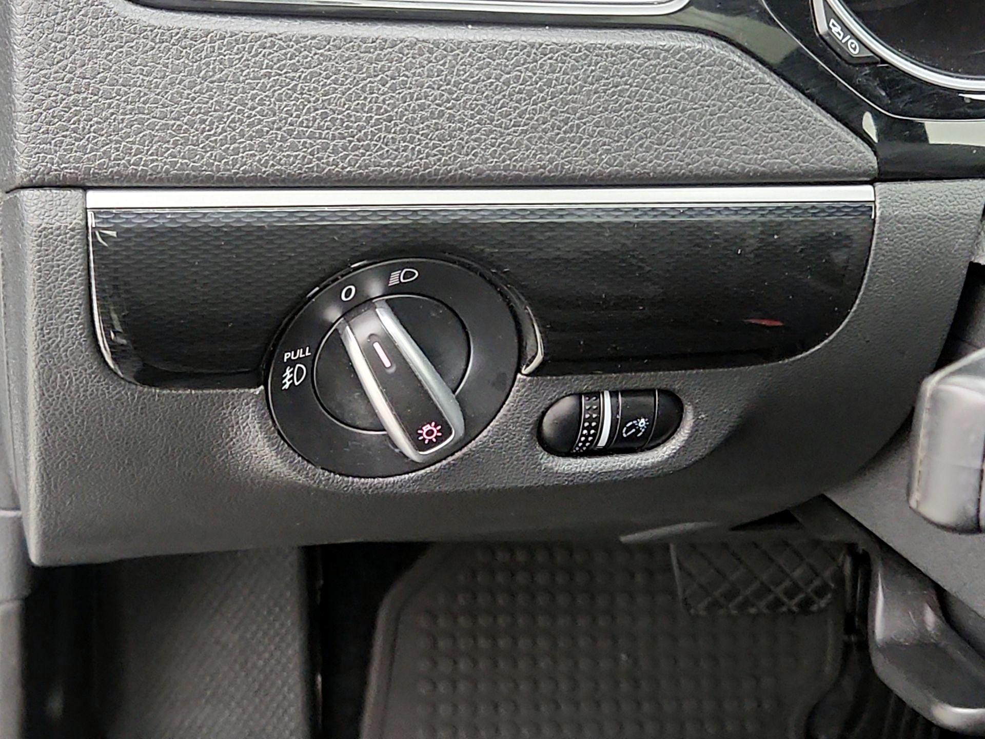 Thumbnail: 2018 Volkswagen Jetta - 13