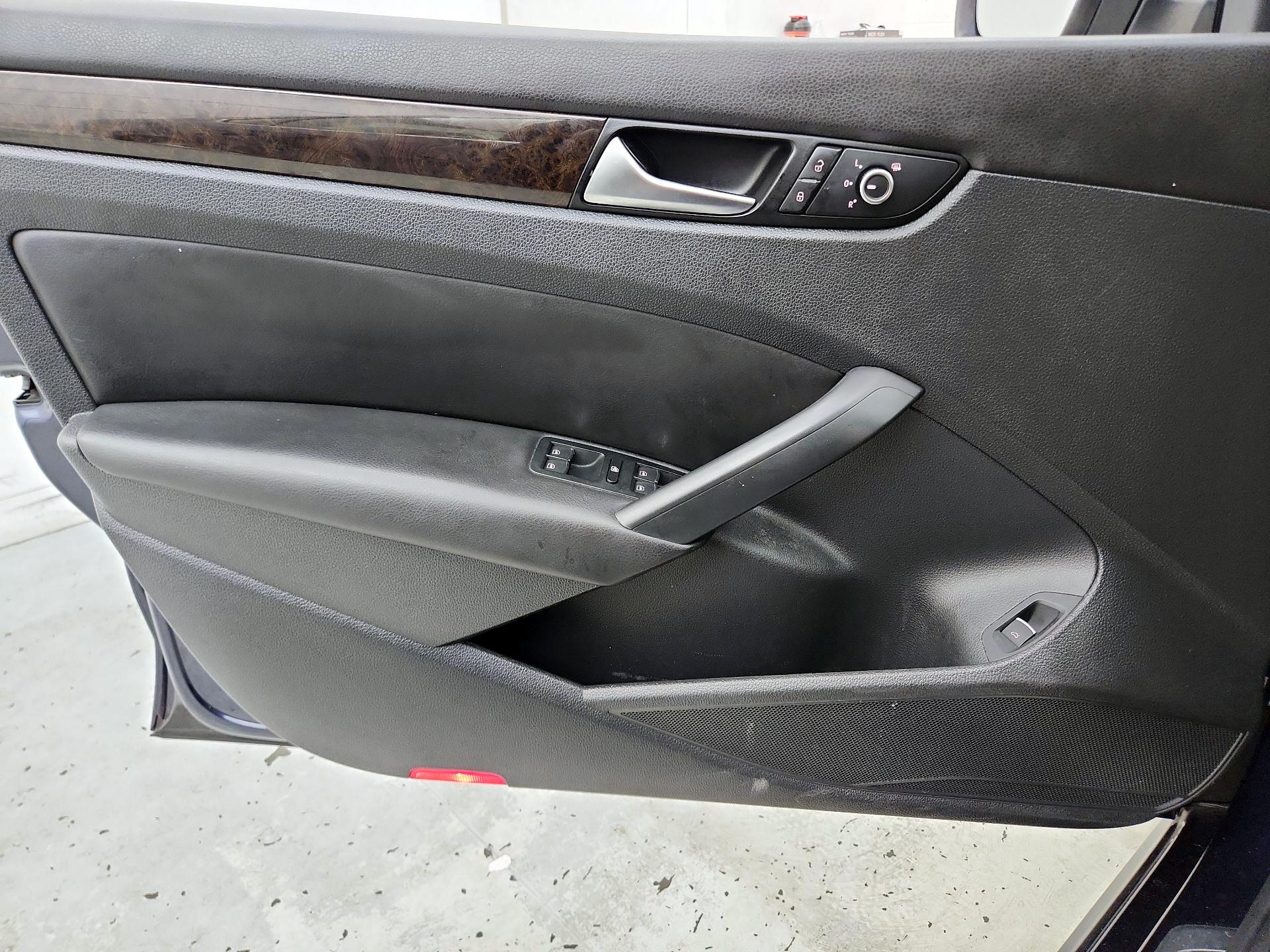 Thumbnail: 2015 Volkswagen Passat - 12