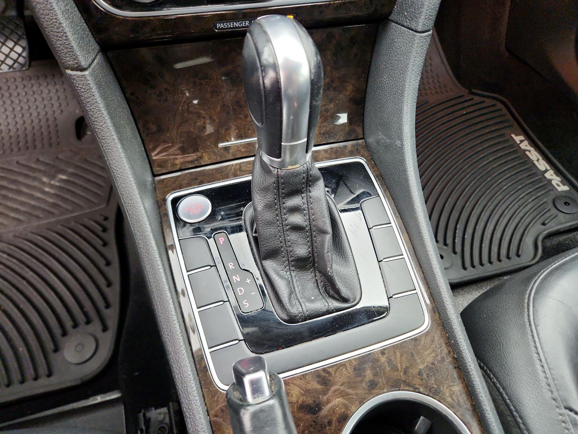Thumbnail: 2015 Volkswagen Passat - 18