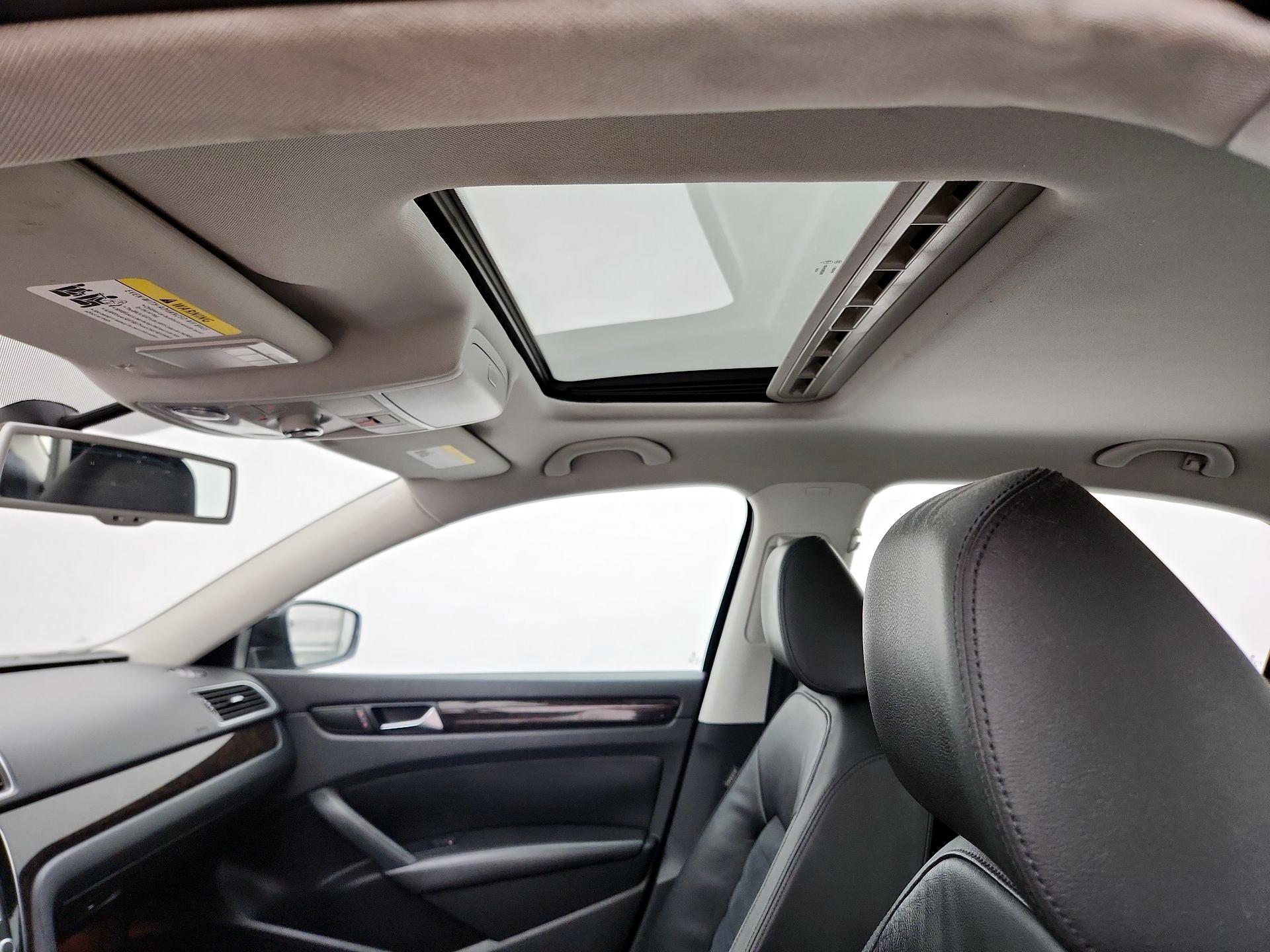 Thumbnail: 2015 Volkswagen Passat - 20