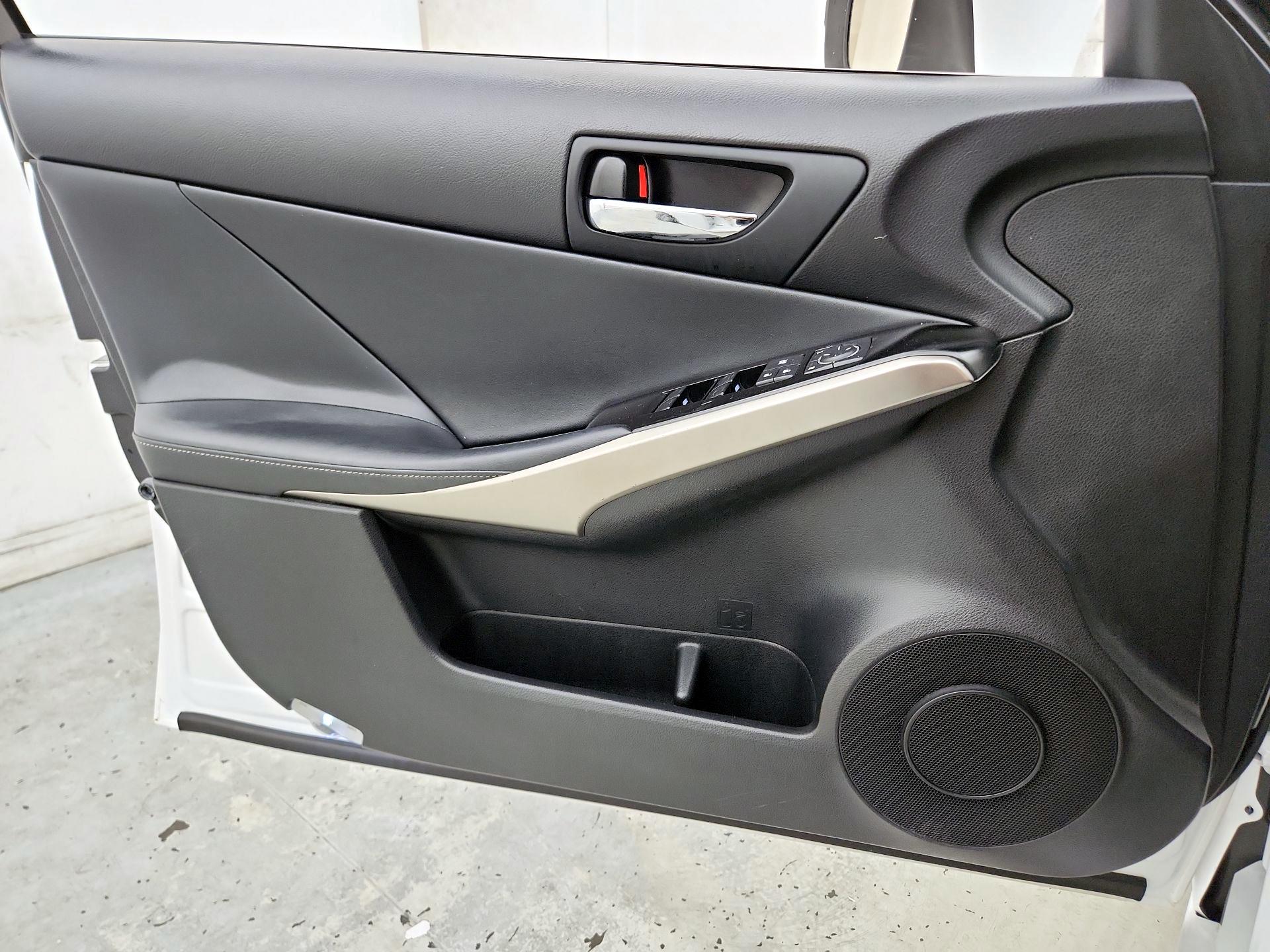 Thumbnail: 2014 Lexus IS - 12