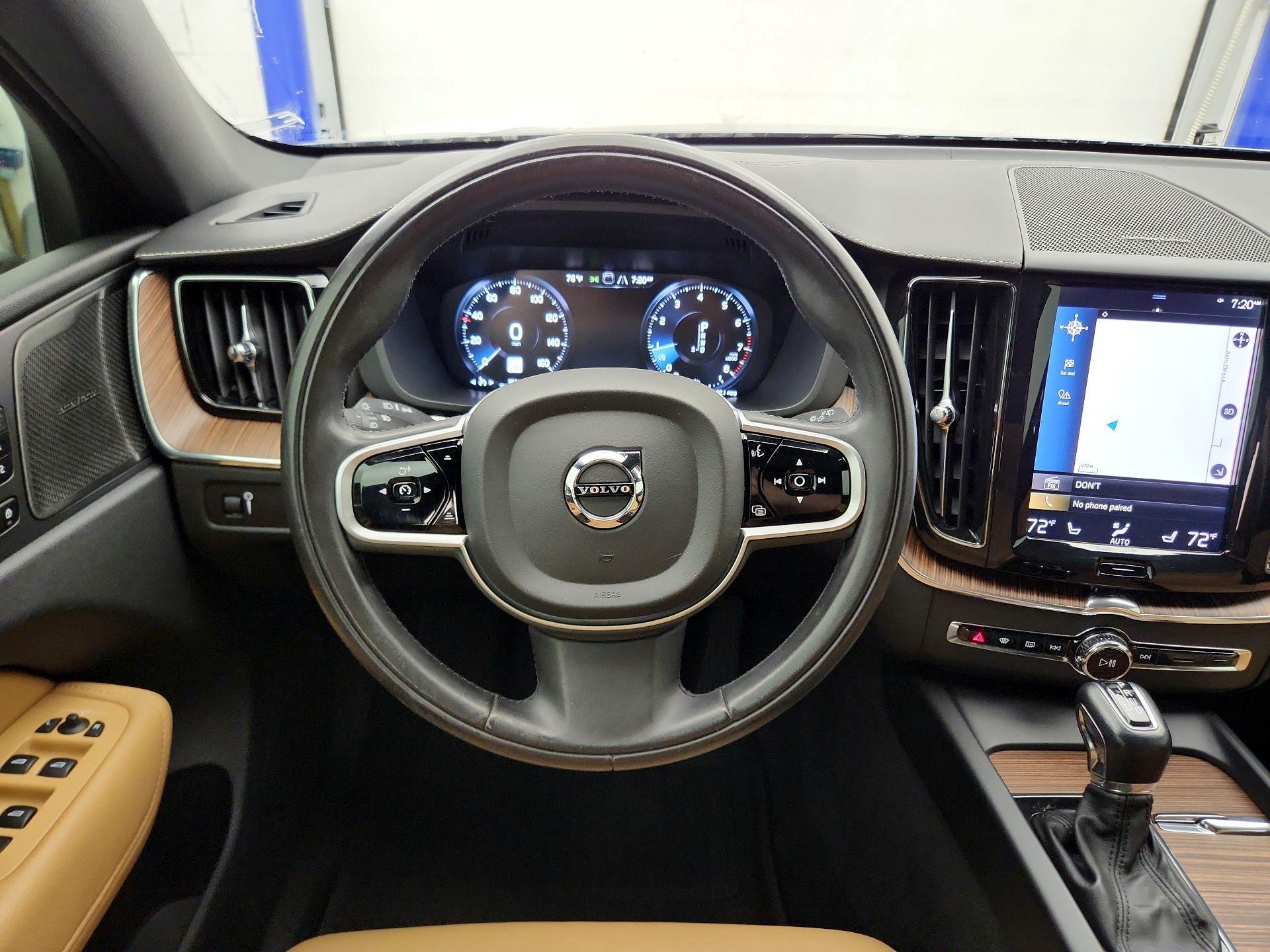 Thumbnail: 2020 Volvo XC60 - 10