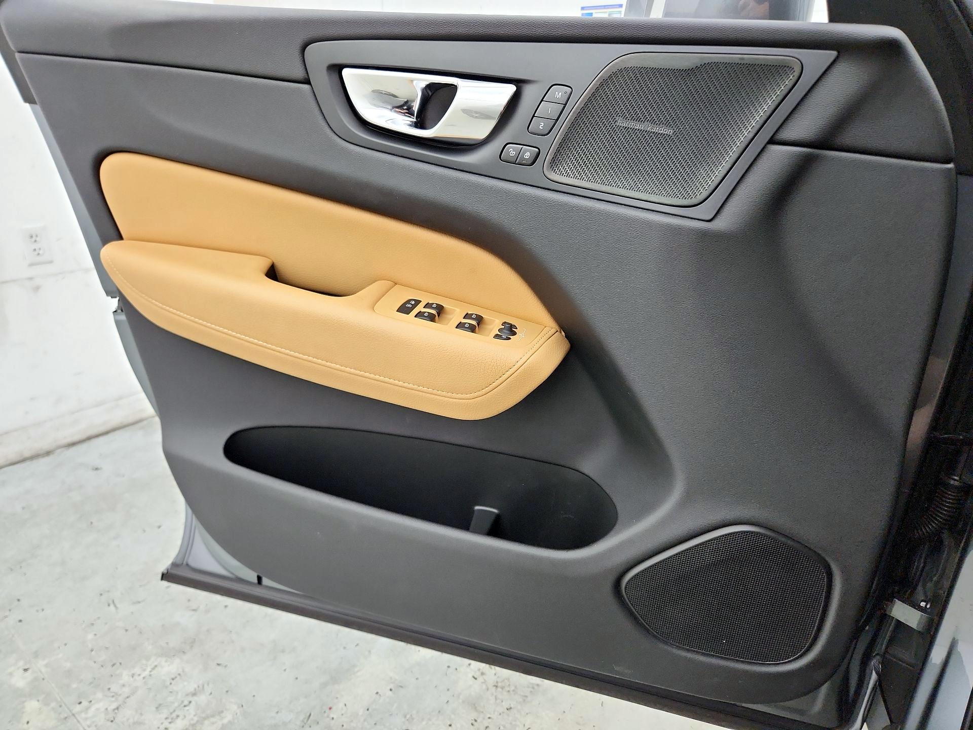 Thumbnail: 2020 Volvo XC60 - 12
