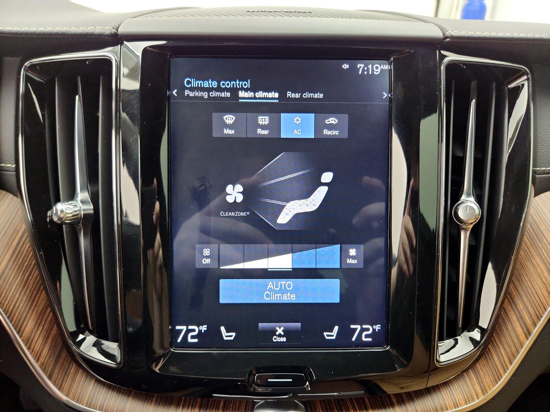 Thumbnail: 2020 Volvo XC60 - 17
