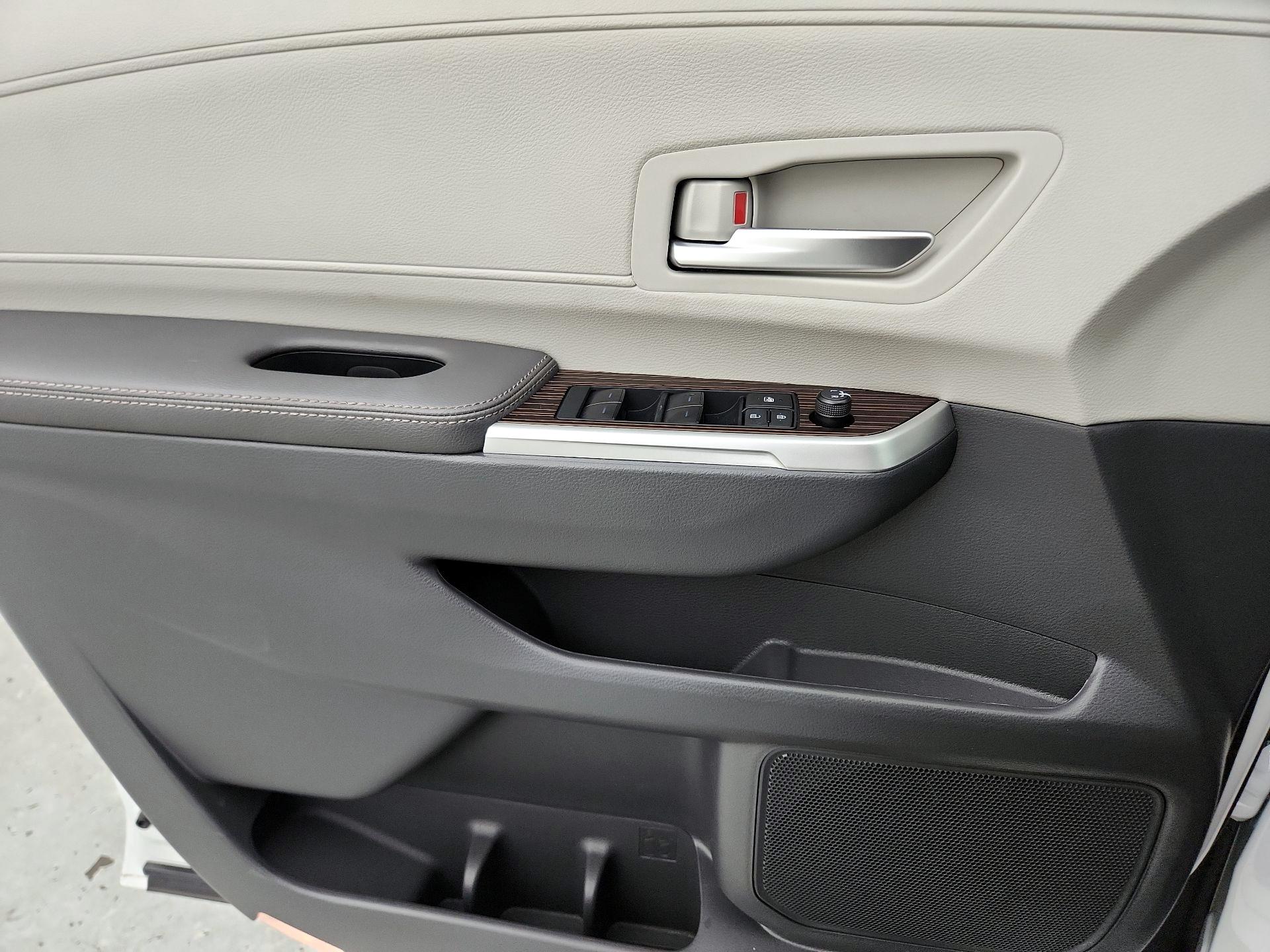 Thumbnail: 2024 Toyota Sienna - 12