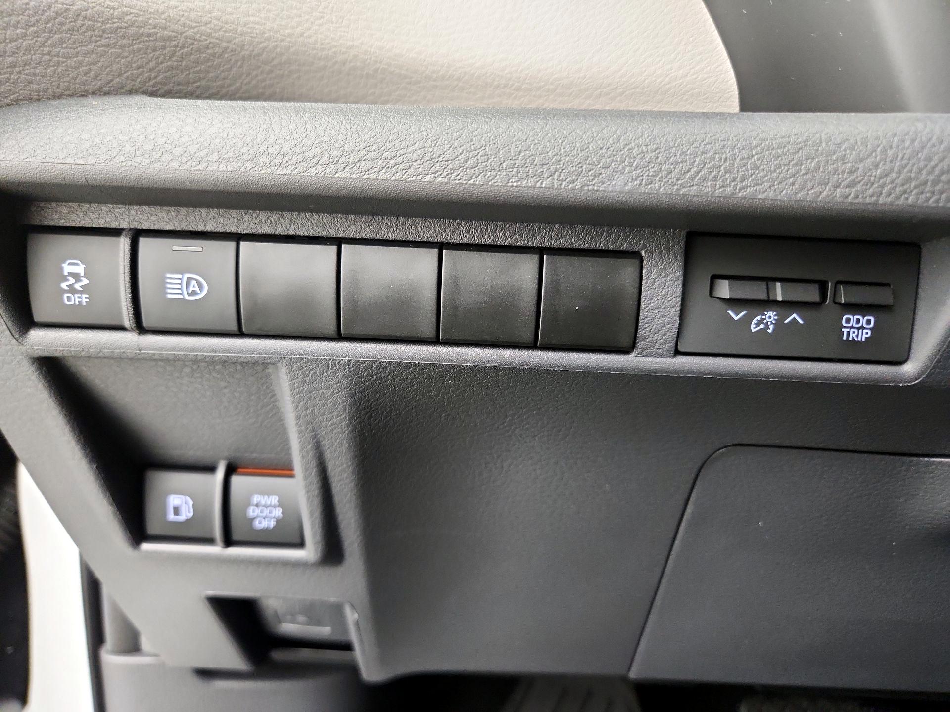 Thumbnail: 2024 Toyota Sienna - 13