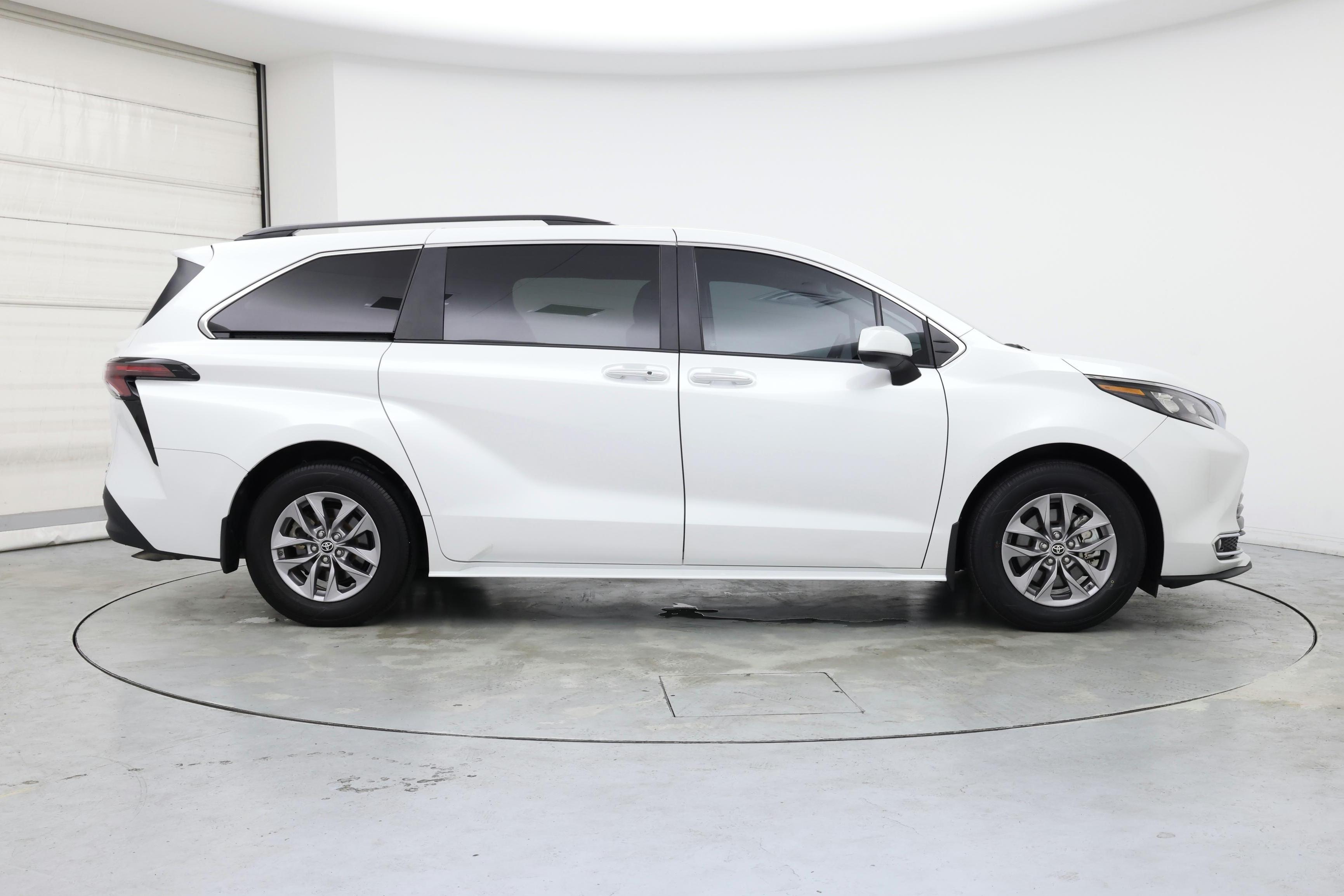 Thumbnail: 2024 Toyota Sienna - 7