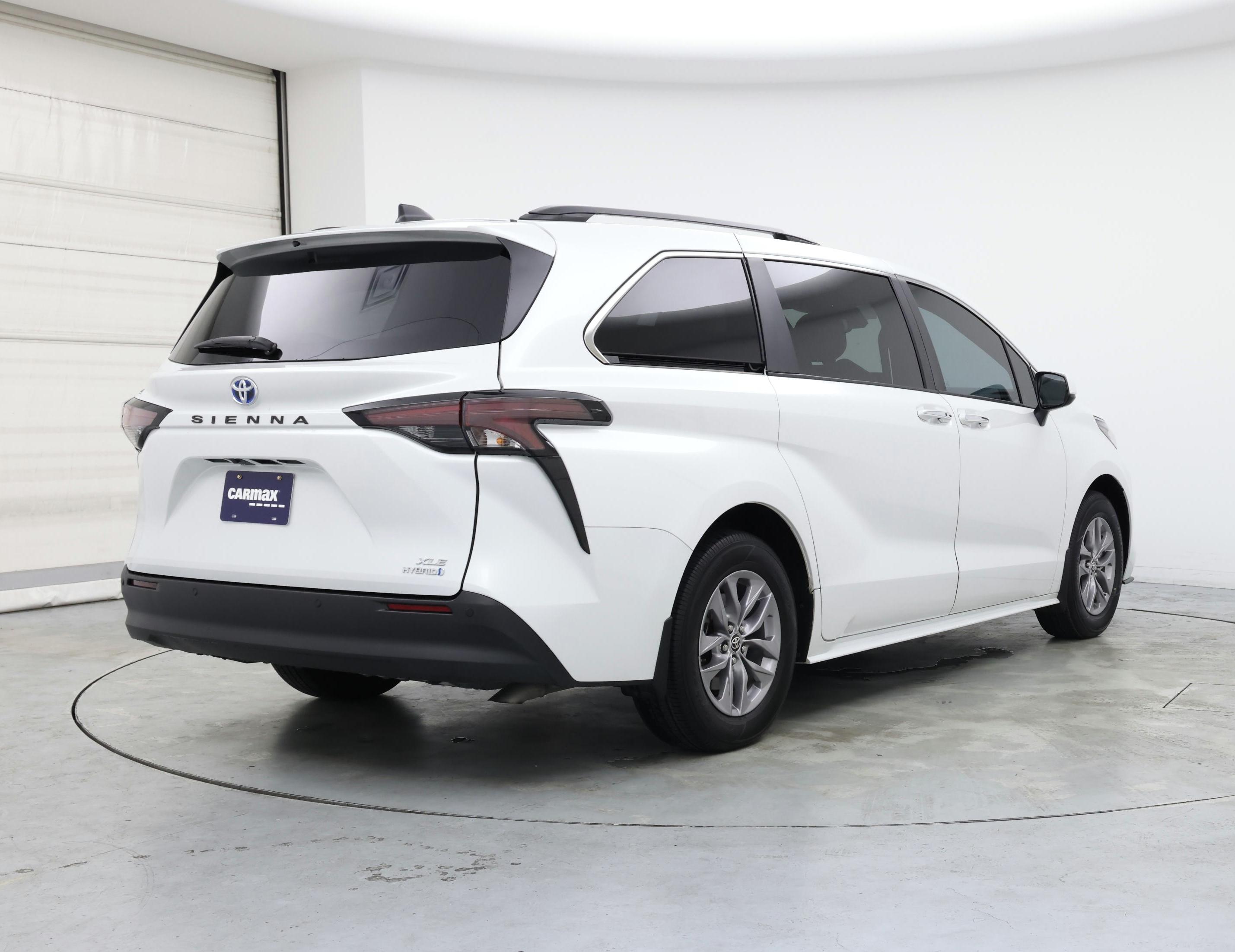 Thumbnail: 2024 Toyota Sienna - 8