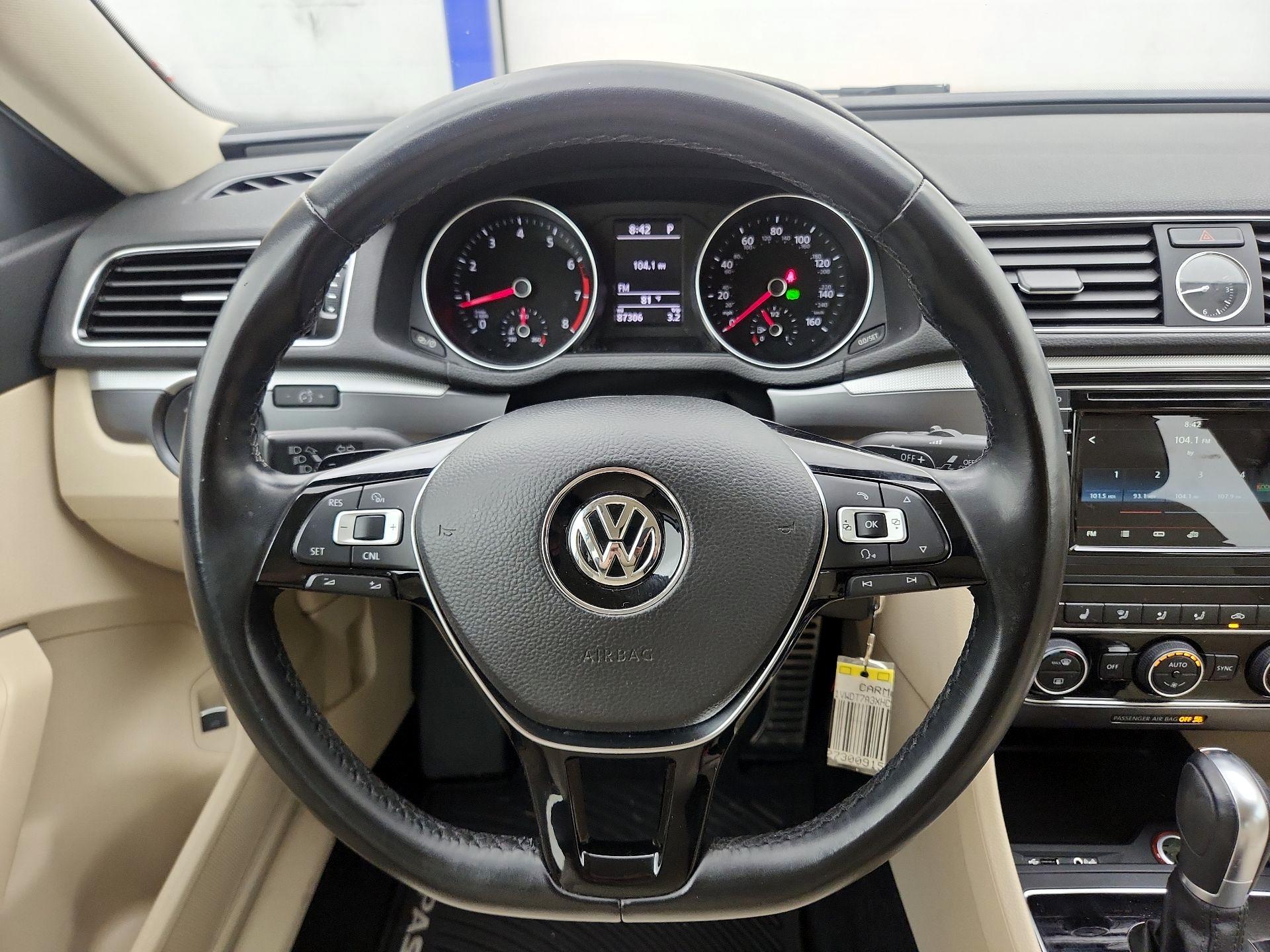 Thumbnail: 2017 Volkswagen Passat - 10