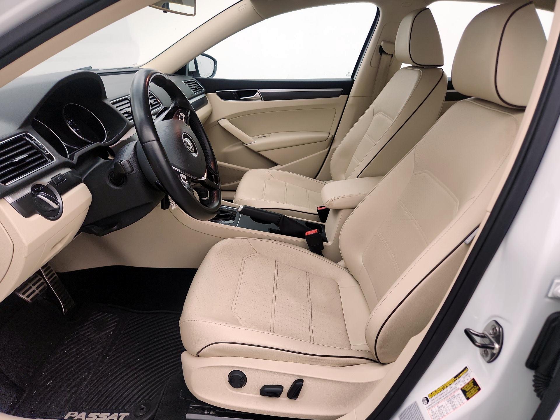 Thumbnail: 2017 Volkswagen Passat - 11