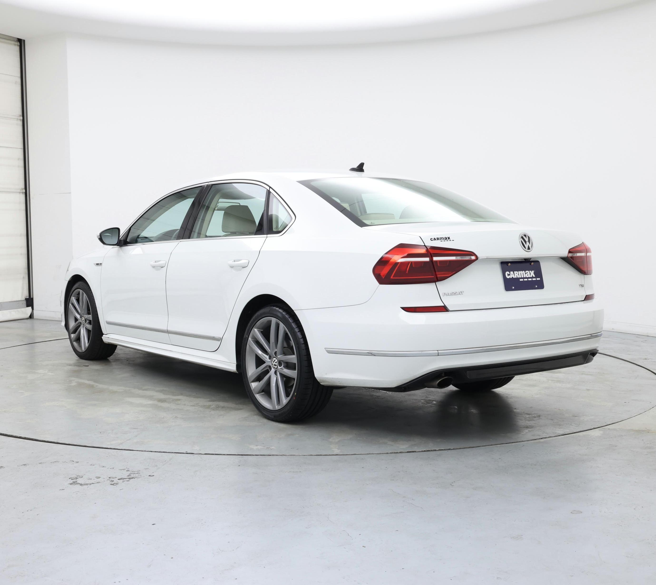 Thumbnail: 2017 Volkswagen Passat - 2