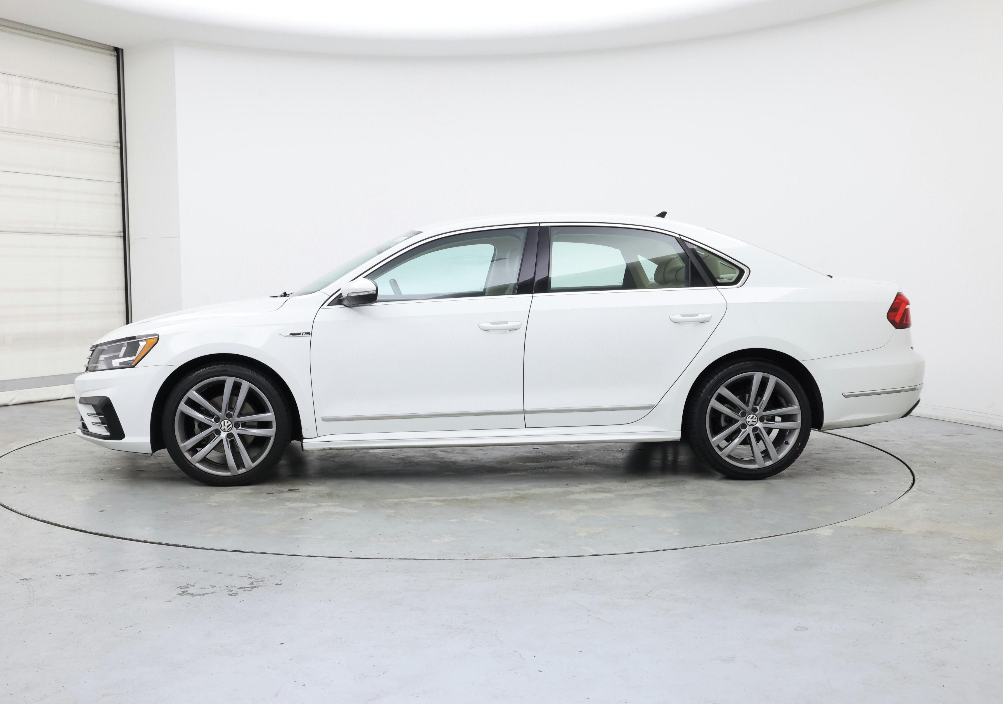 Thumbnail: 2017 Volkswagen Passat - 3