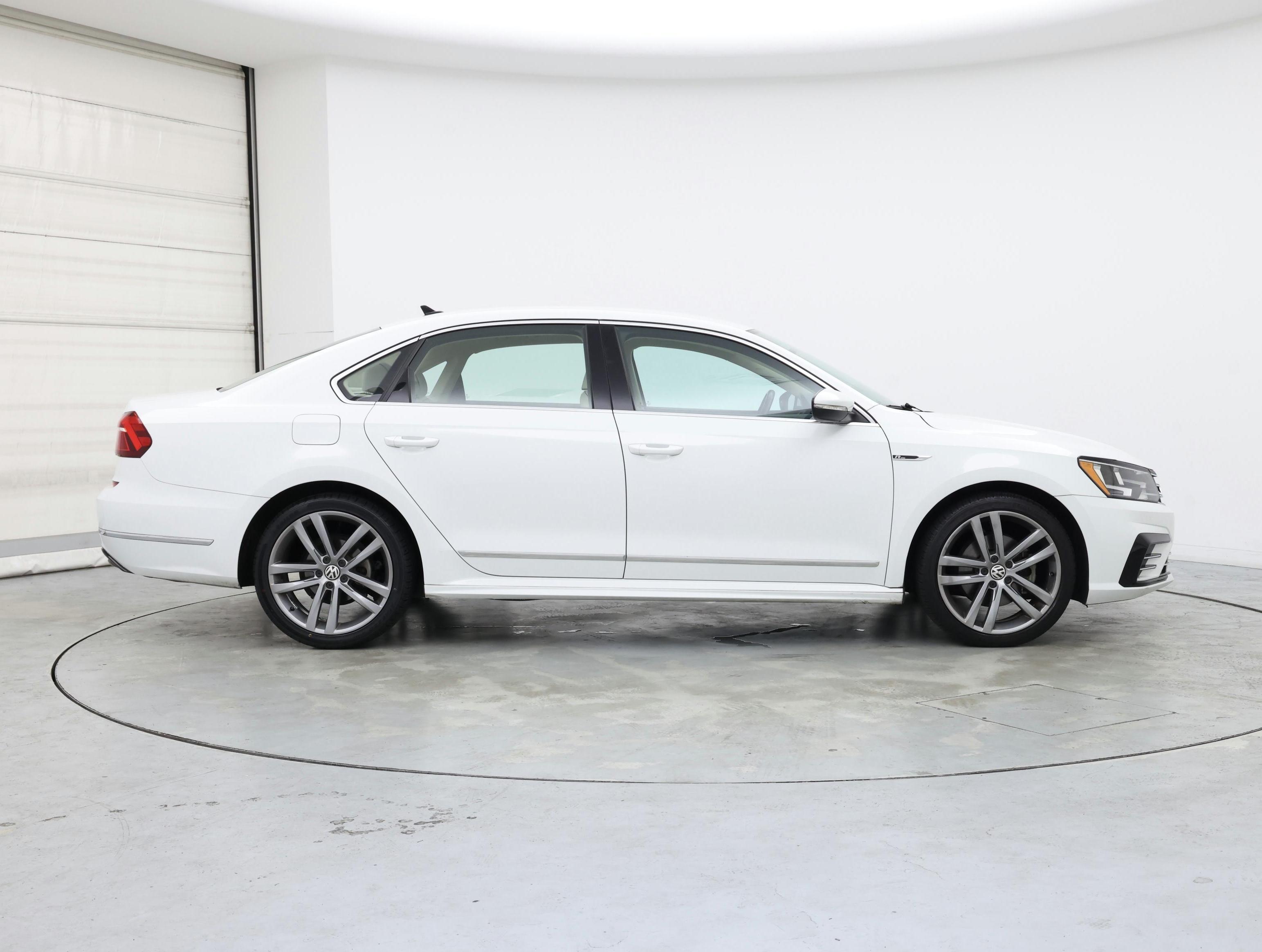 Thumbnail: 2017 Volkswagen Passat - 7