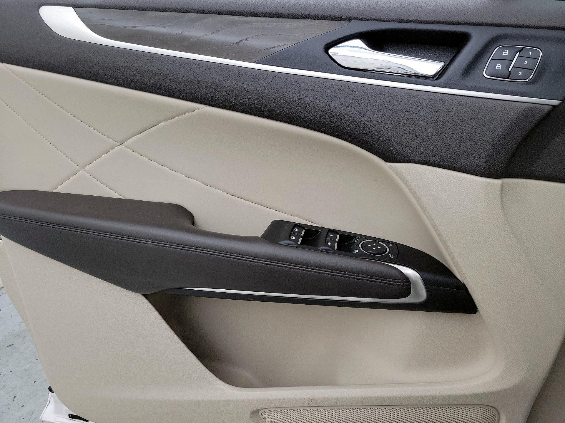 Thumbnail: 2019 Lincoln MKC - 12